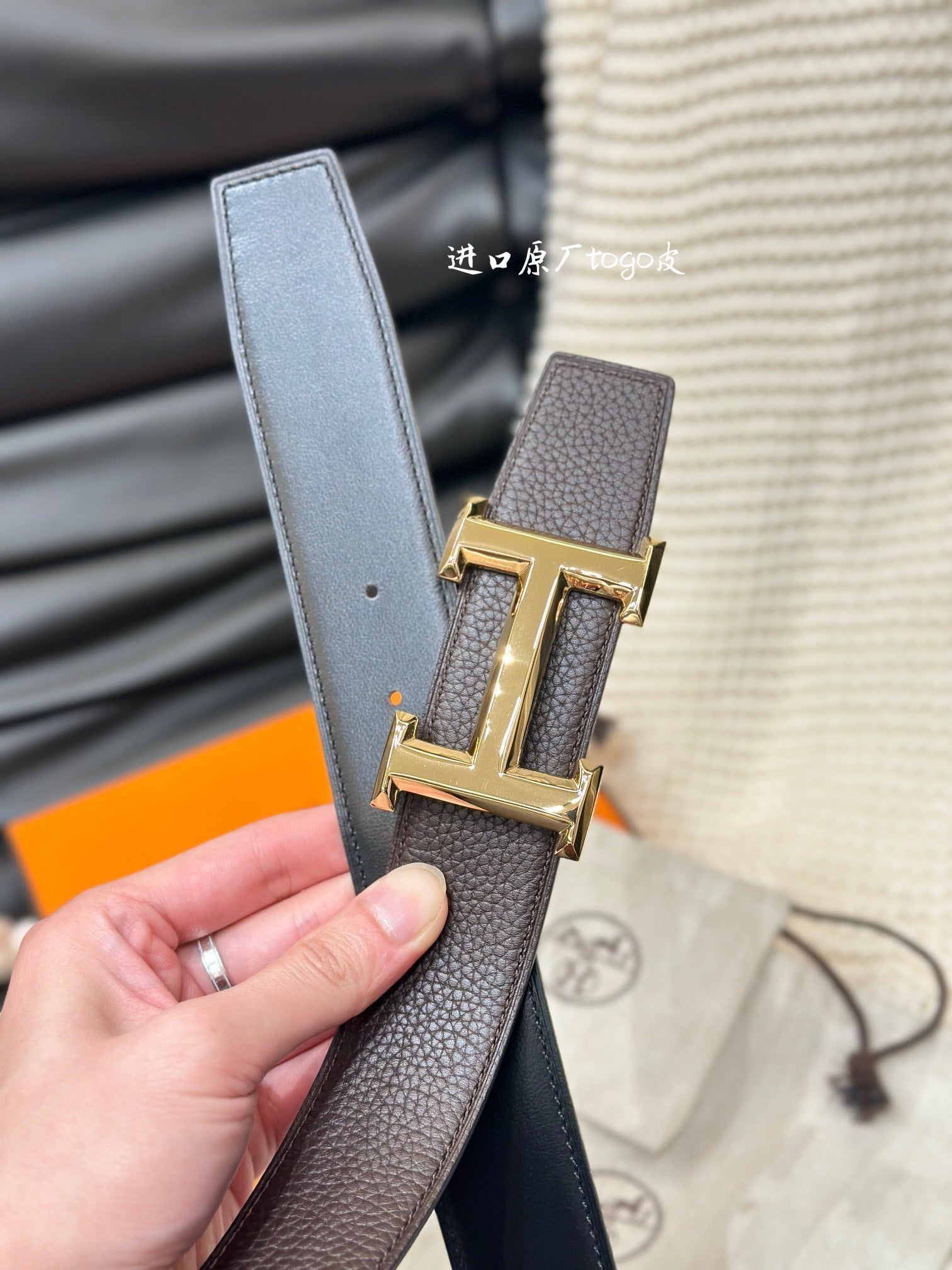 HM 5382 BELT GOLD BUCKLE & REVERSIBLE BLACK LEATHER STRAP 38MM