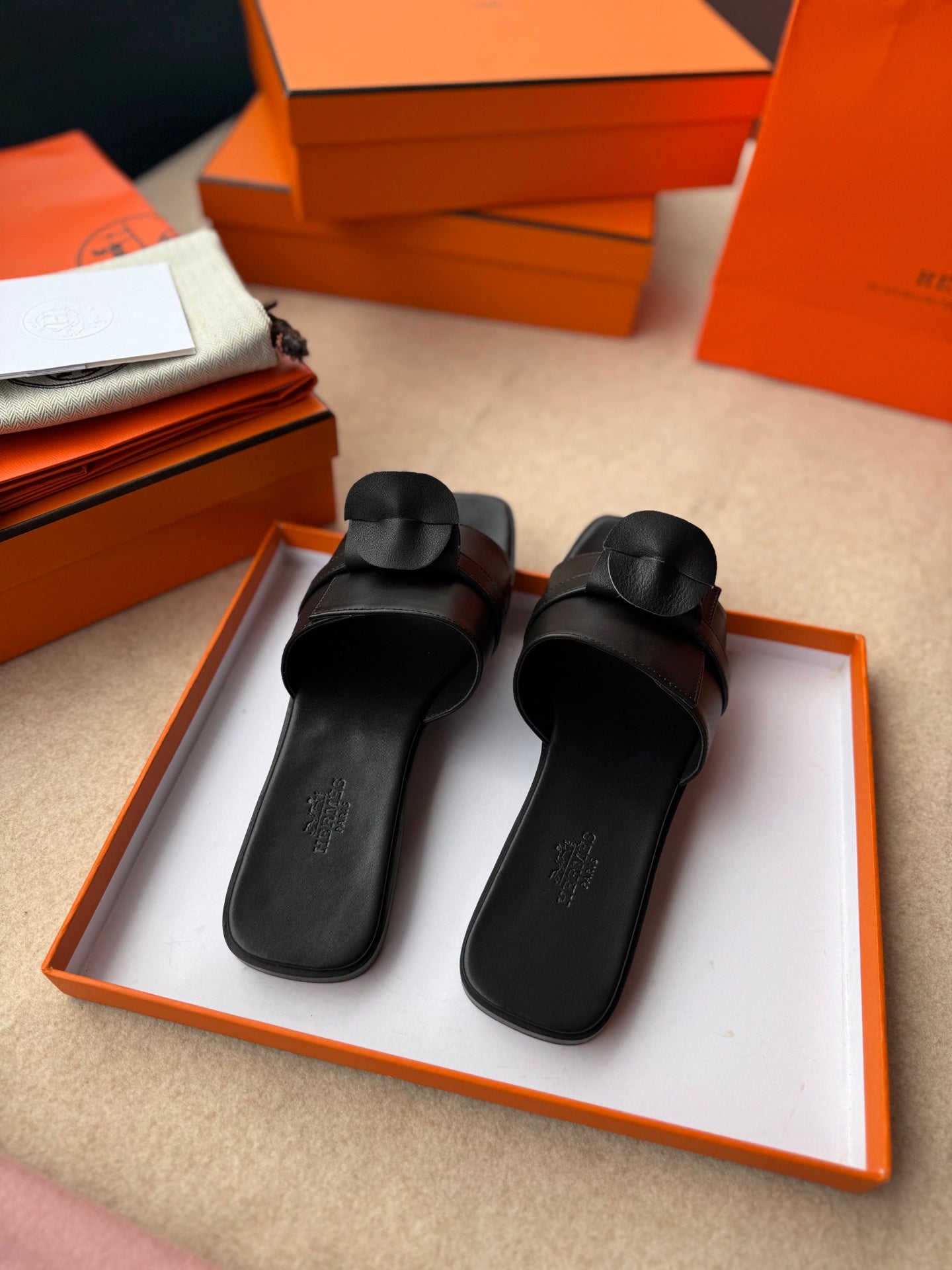 HM 0ran Sandals In Black Calfskin