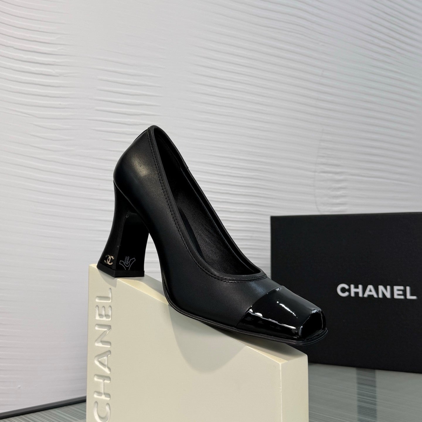 CC 26s Pumps Square Toe Block 8.5cm Black Lambskin 962955