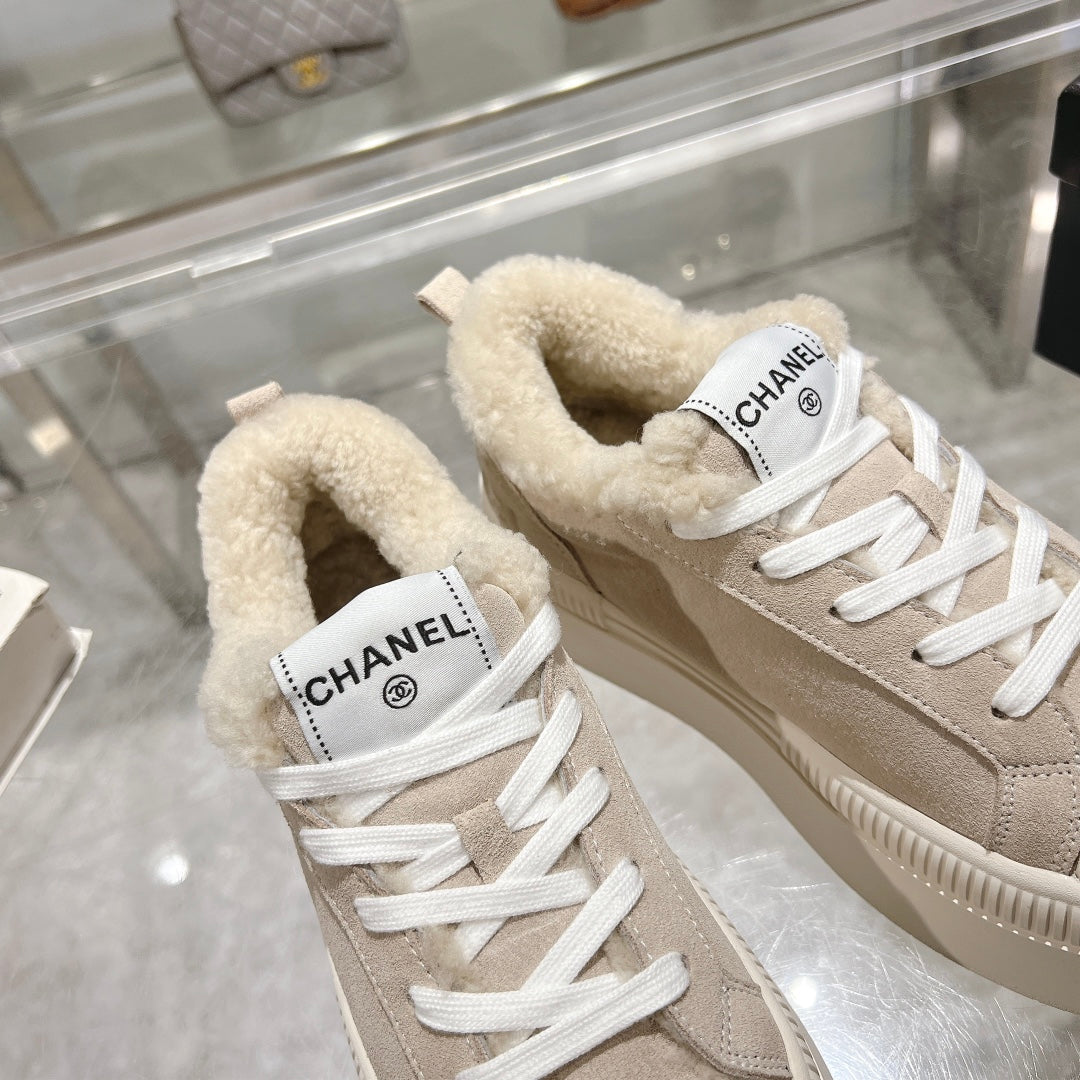 CC Sneaker Light Beige Suede With Wool Lining 944557