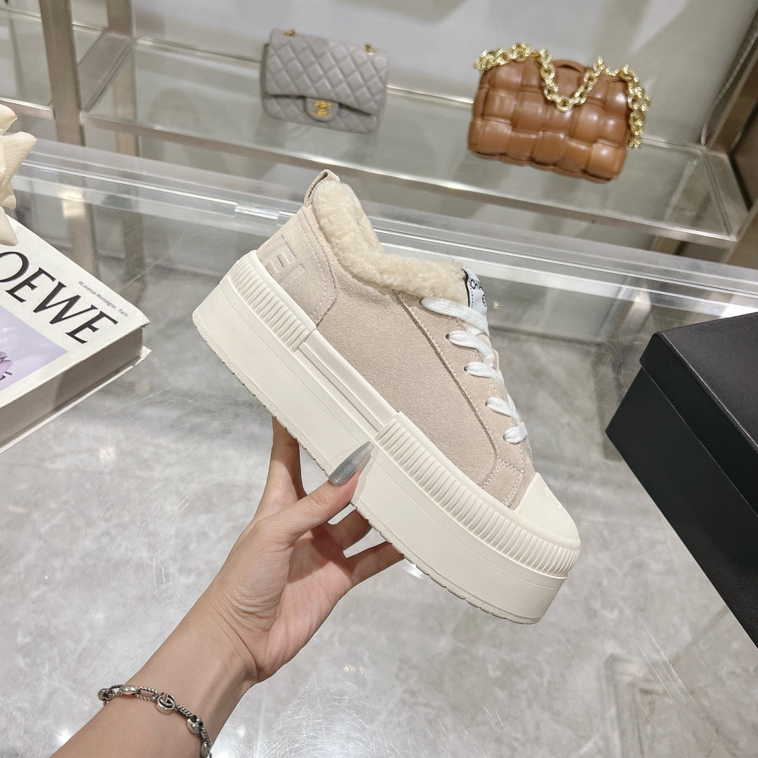 CC Sneaker Light Beige Suede With Wool Lining 944557