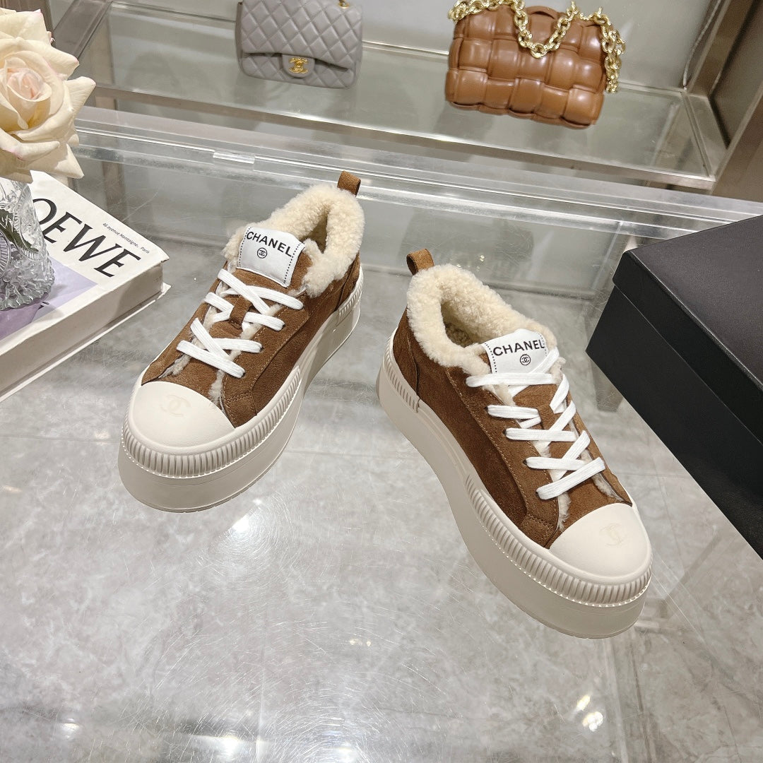 CC Sneaker Honey Brown Suede With Wool Lining 944558