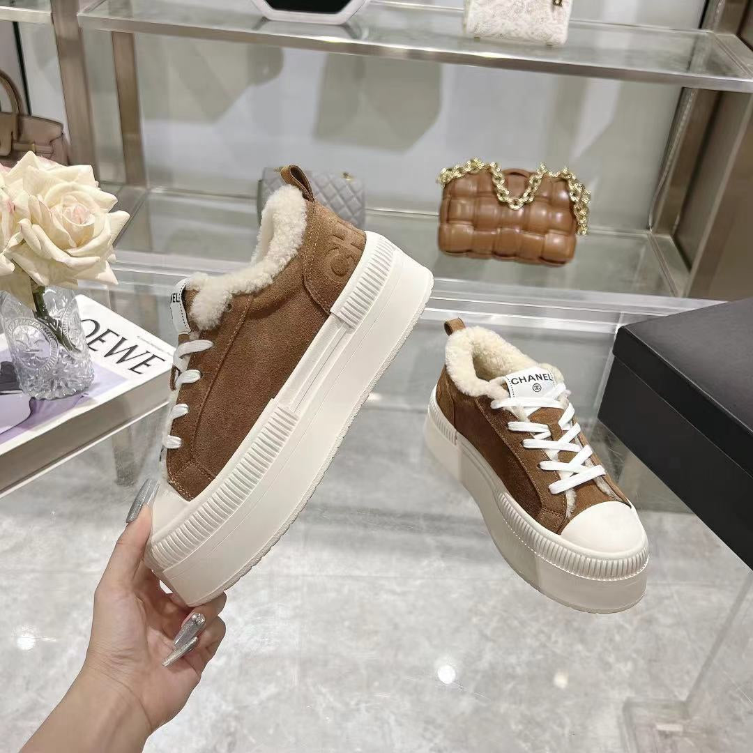 CC Sneaker Honey Brown Suede With Wool Lining 944558