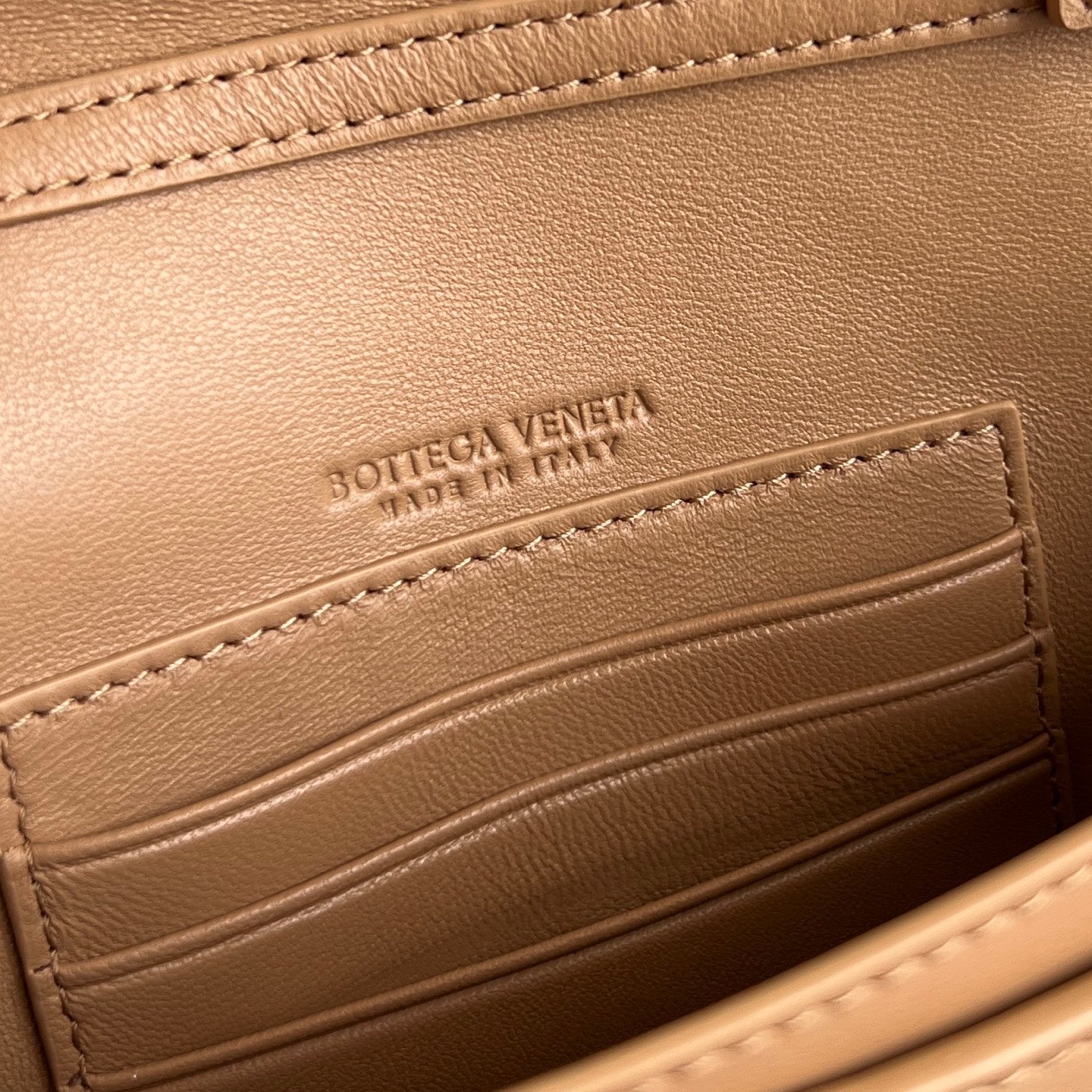 BV 26s Andiamo Pouch Beige Intrecciato Leather 291438