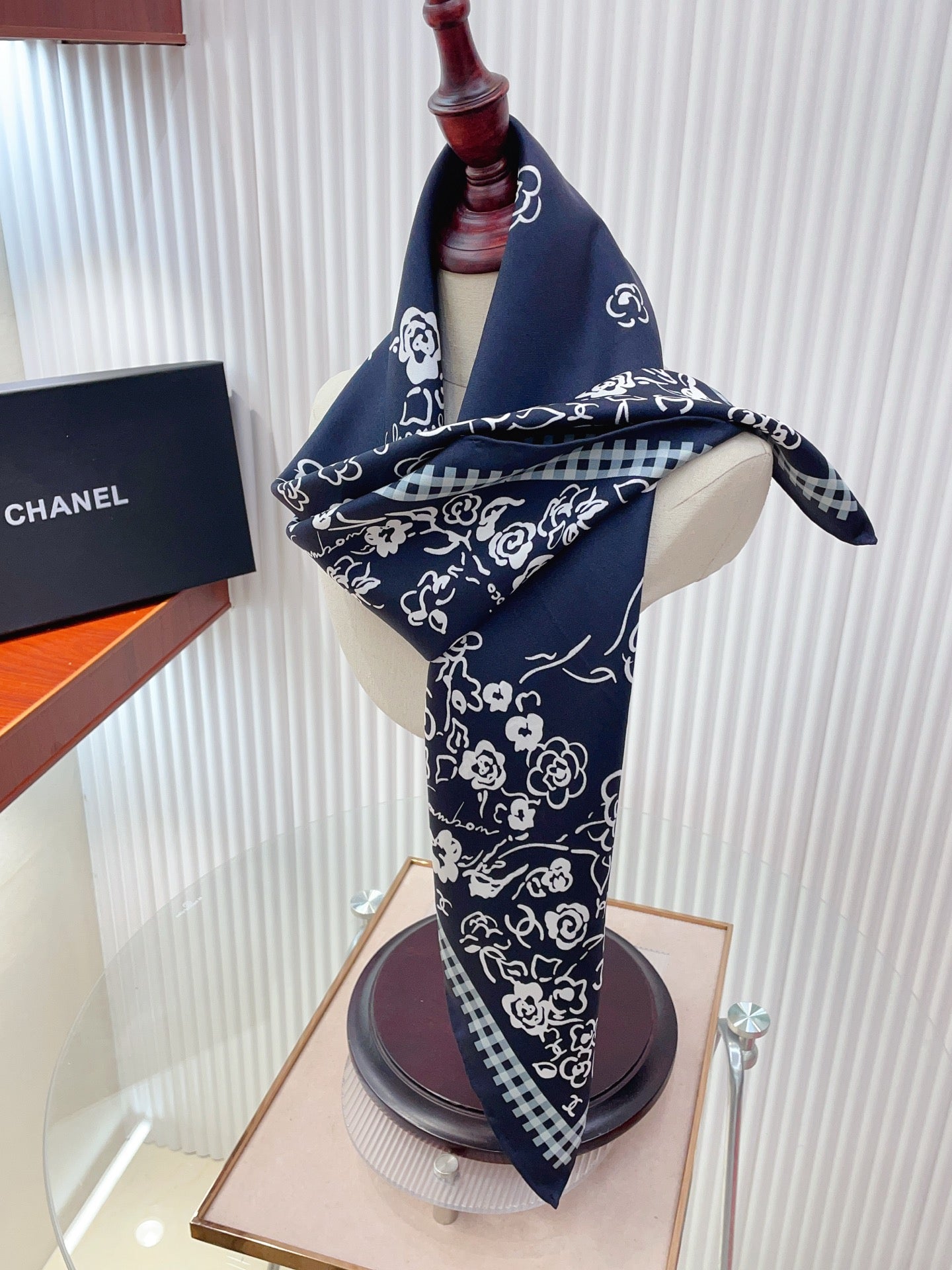 CC Double-Sided Scarf 90cm Navy Blue Silk Cashmere 150373