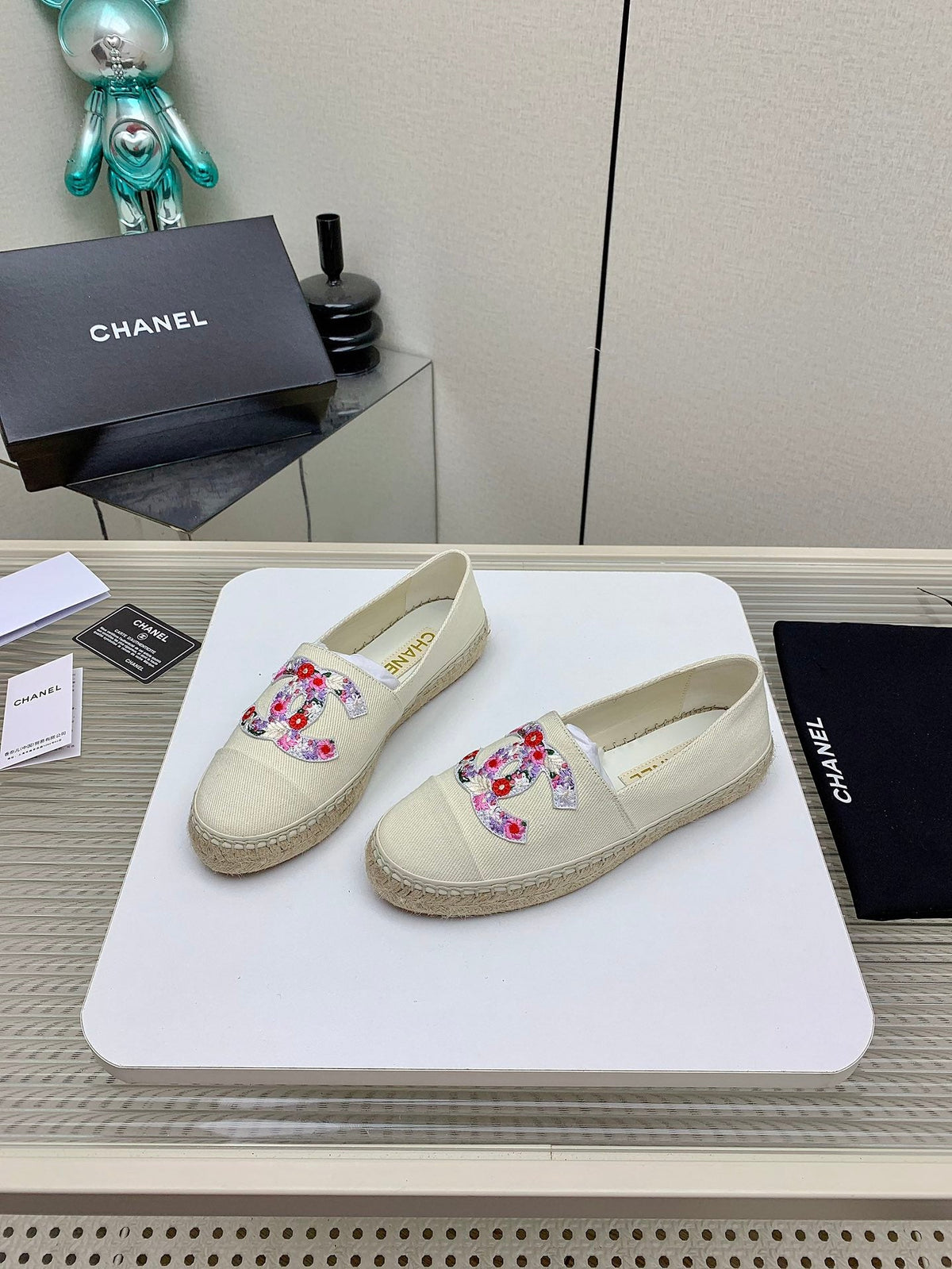 CC 26s Espadrilles Flats Beige Floral Canvas 163530