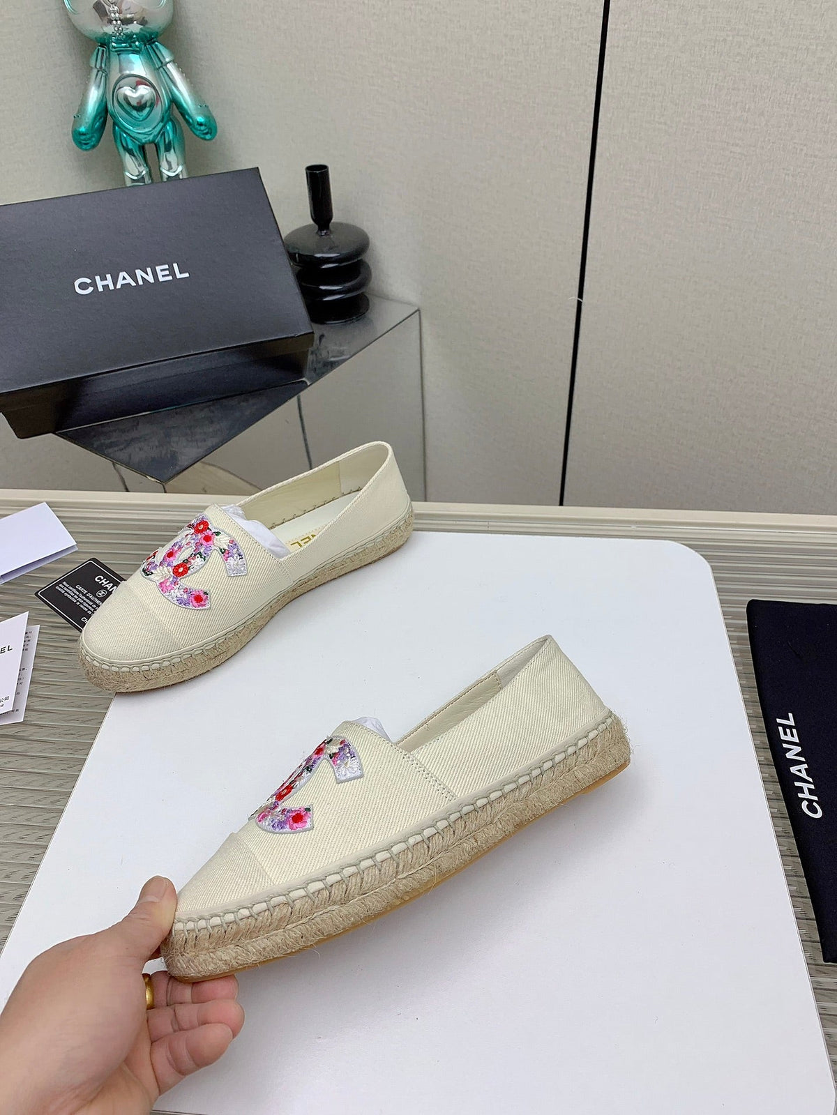 CC 26s Espadrilles Flats Beige Floral Canvas 163530