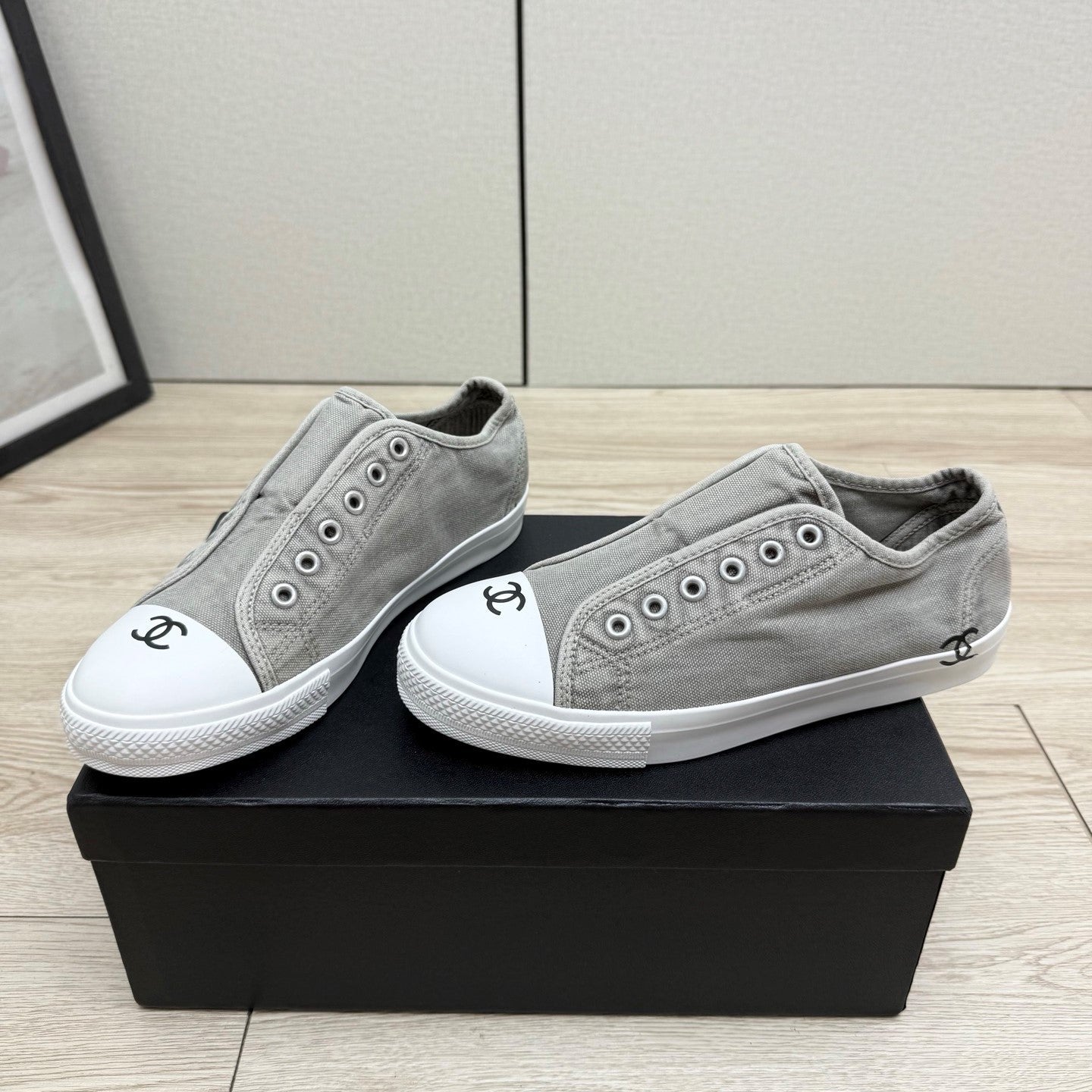 CC 26s Laceless Sneakers White Grey Canvas Rubber 940855