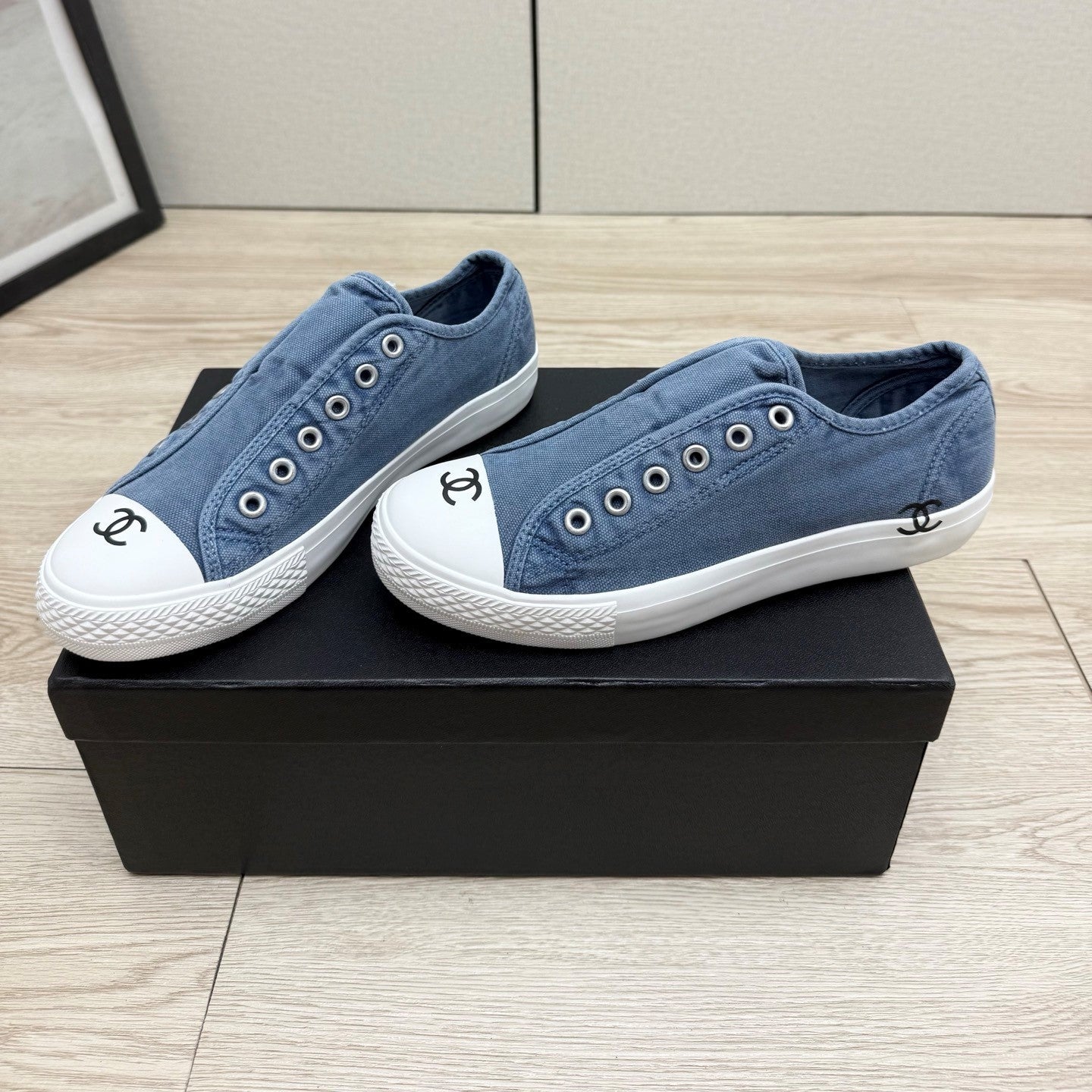 CC 26s Laceless Sneakers White Blue Canvas Rubber 940857
