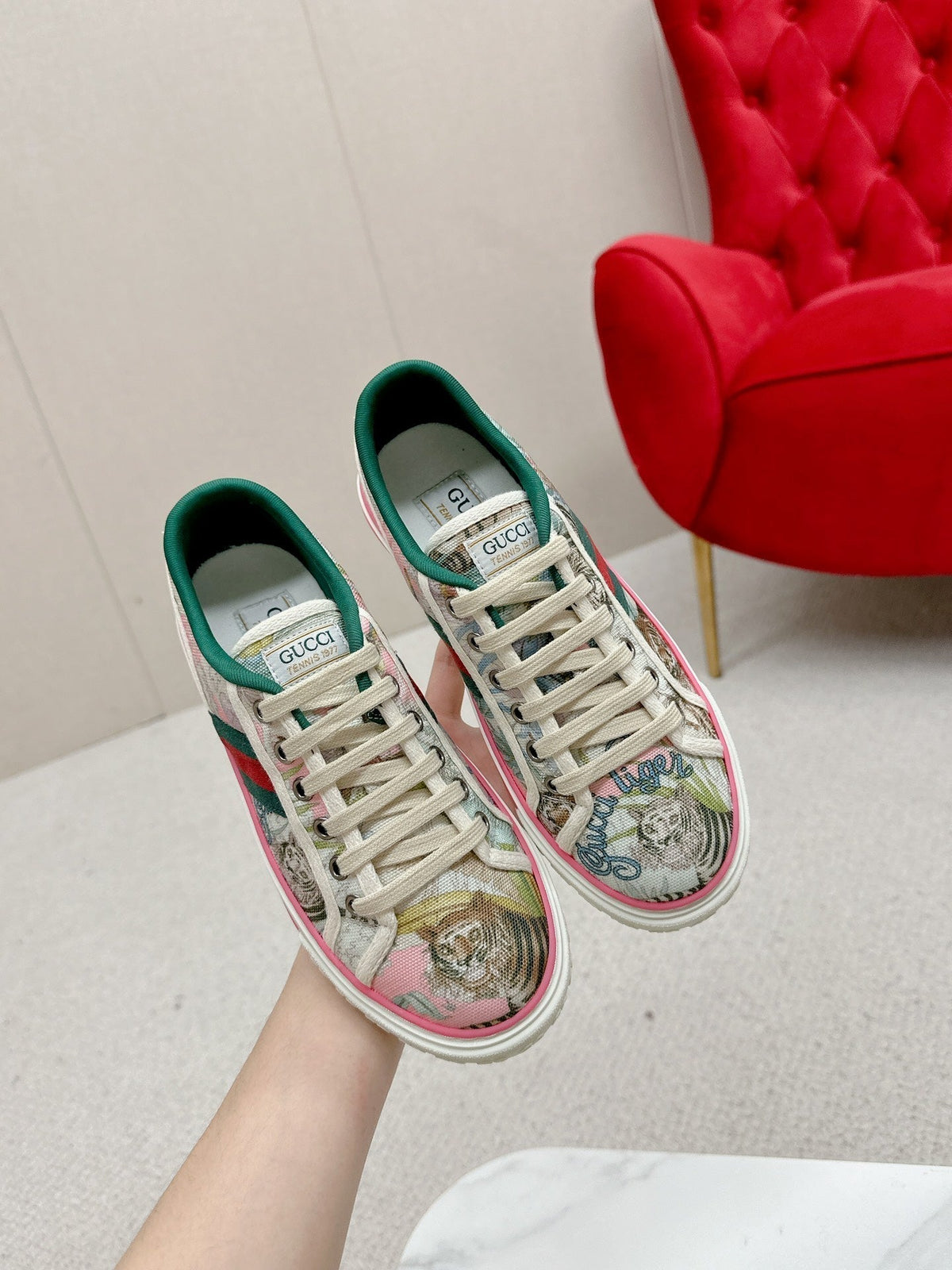 Gucci 26s Low Top Sneakers In Multicolor Canvas Style 26