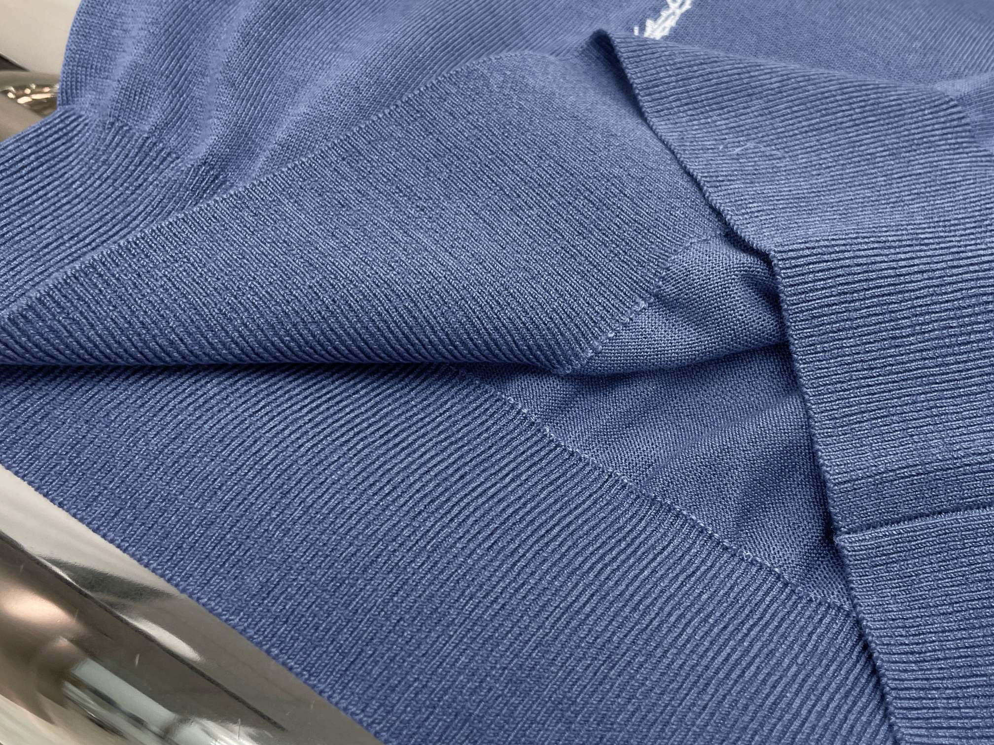 CD Book Cover Short-Sleeved Sweater Blue Silk