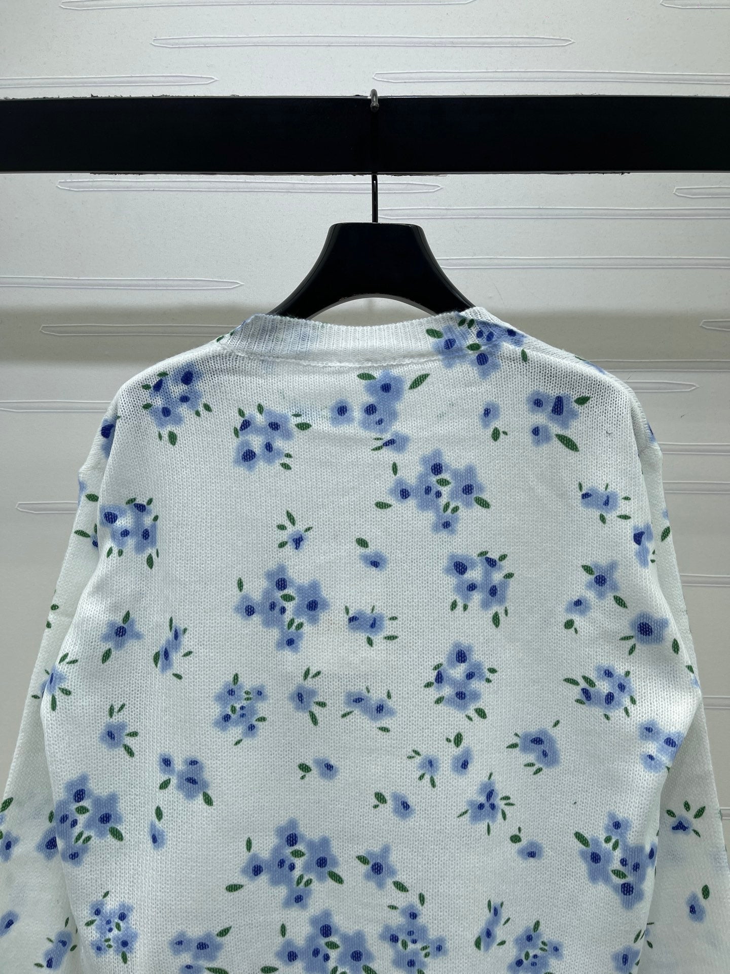 CD 26s Floral Round Neck Knit Long-Sleeve Cardigan 406566