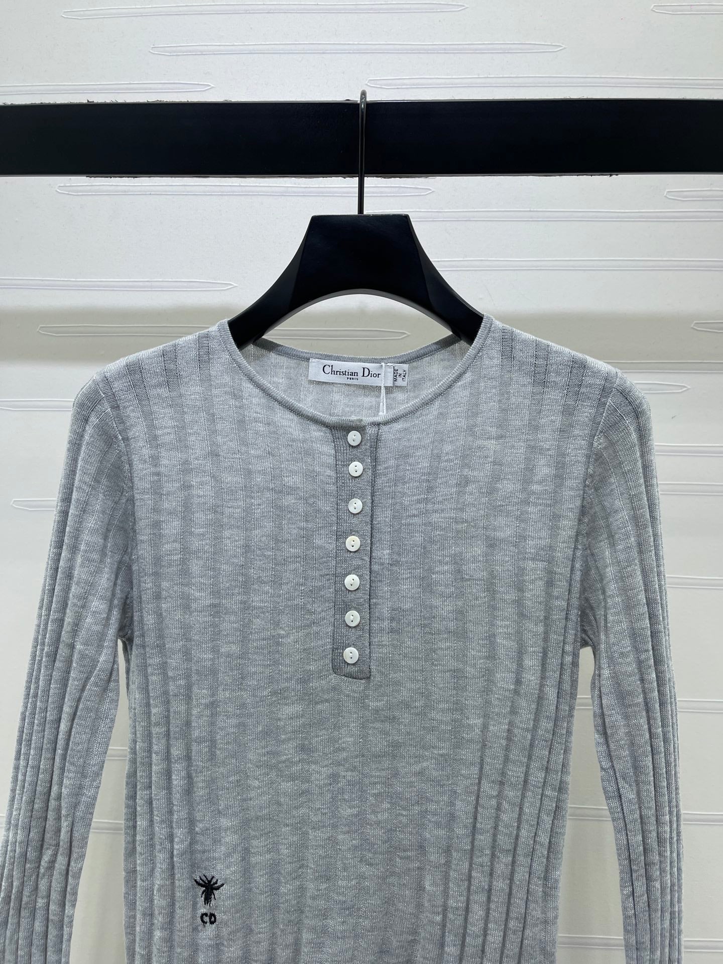 CD 26s Button-Down Knit Long-Sleeved Top 406586