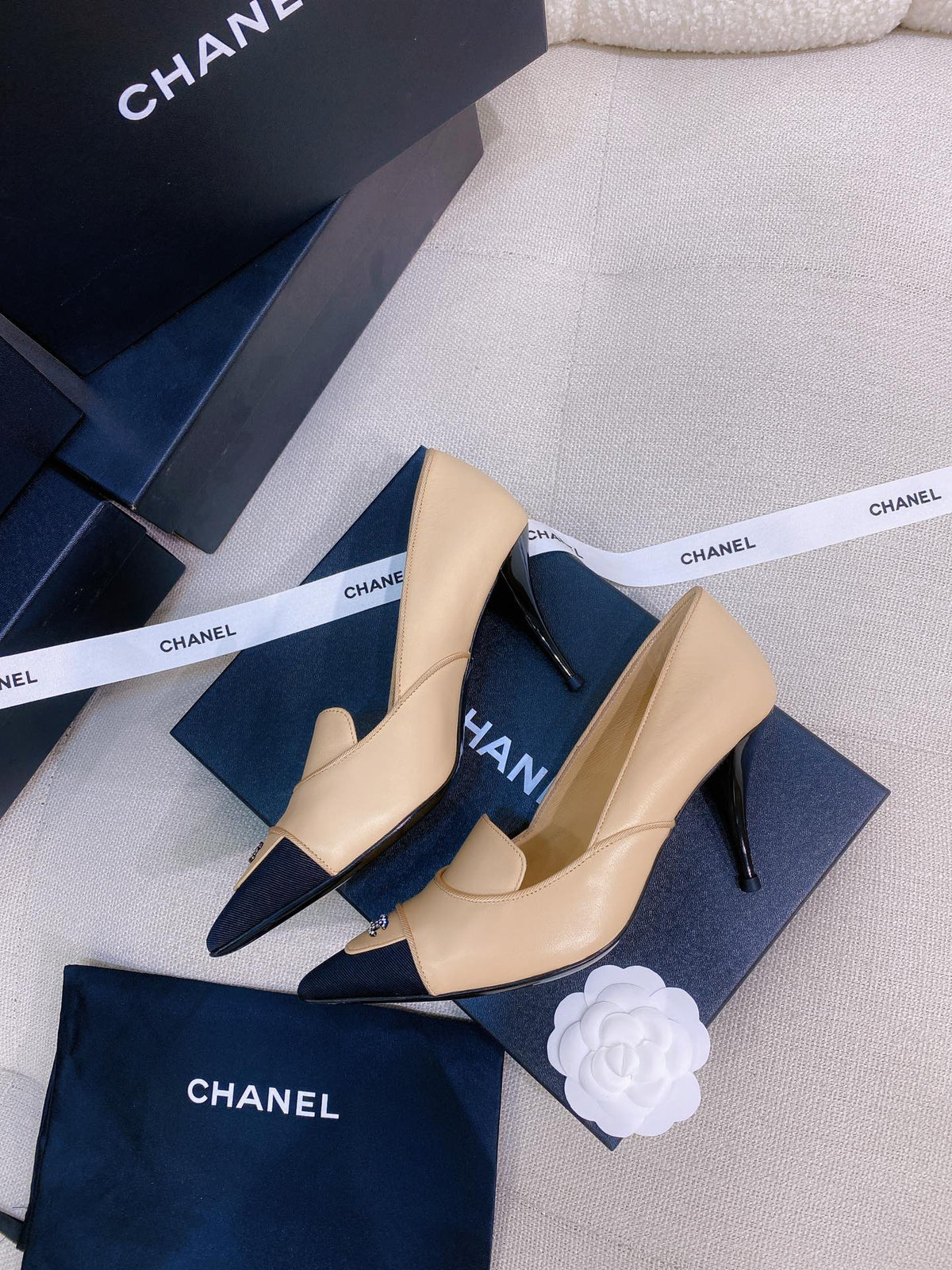 Chanel 26s Pumps Beige Black Grosgrain Leather 156614