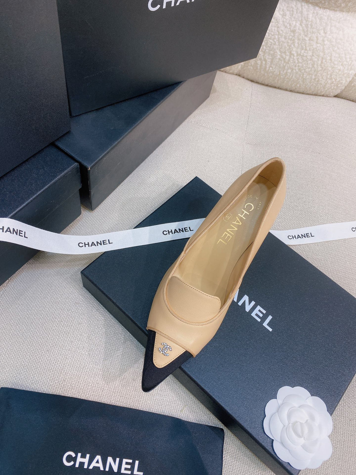 Chanel 26s Pumps Beige Black Grosgrain Leather 156614