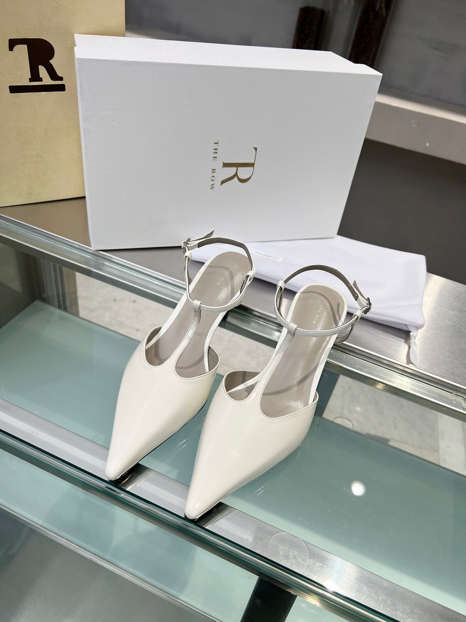 The Row 26s Pointed-Toe Slingbacks White Lambskin 997835
