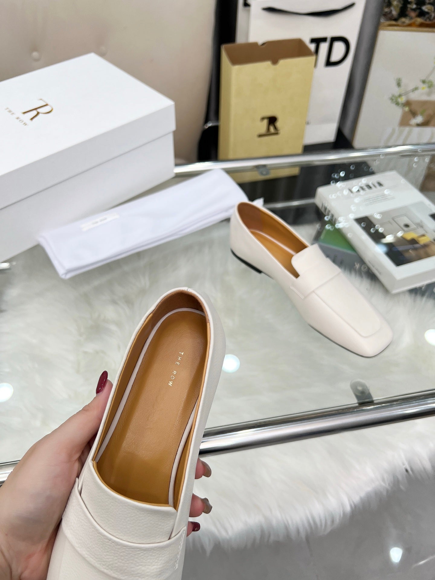 TR Toe Low Mouth Loafer White Calfskin 832650