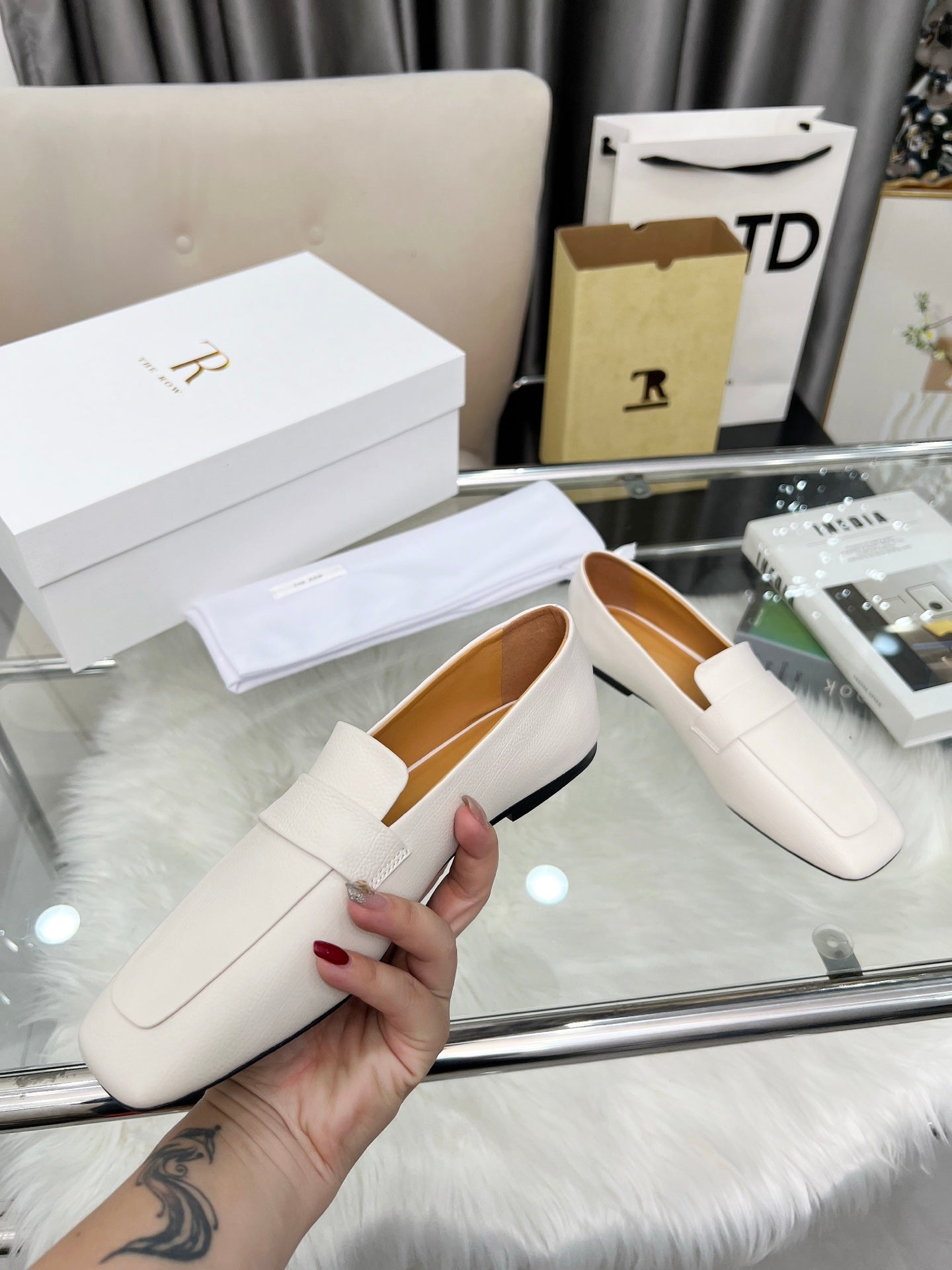 TR Toe Low Mouth Loafer White Calfskin 832650