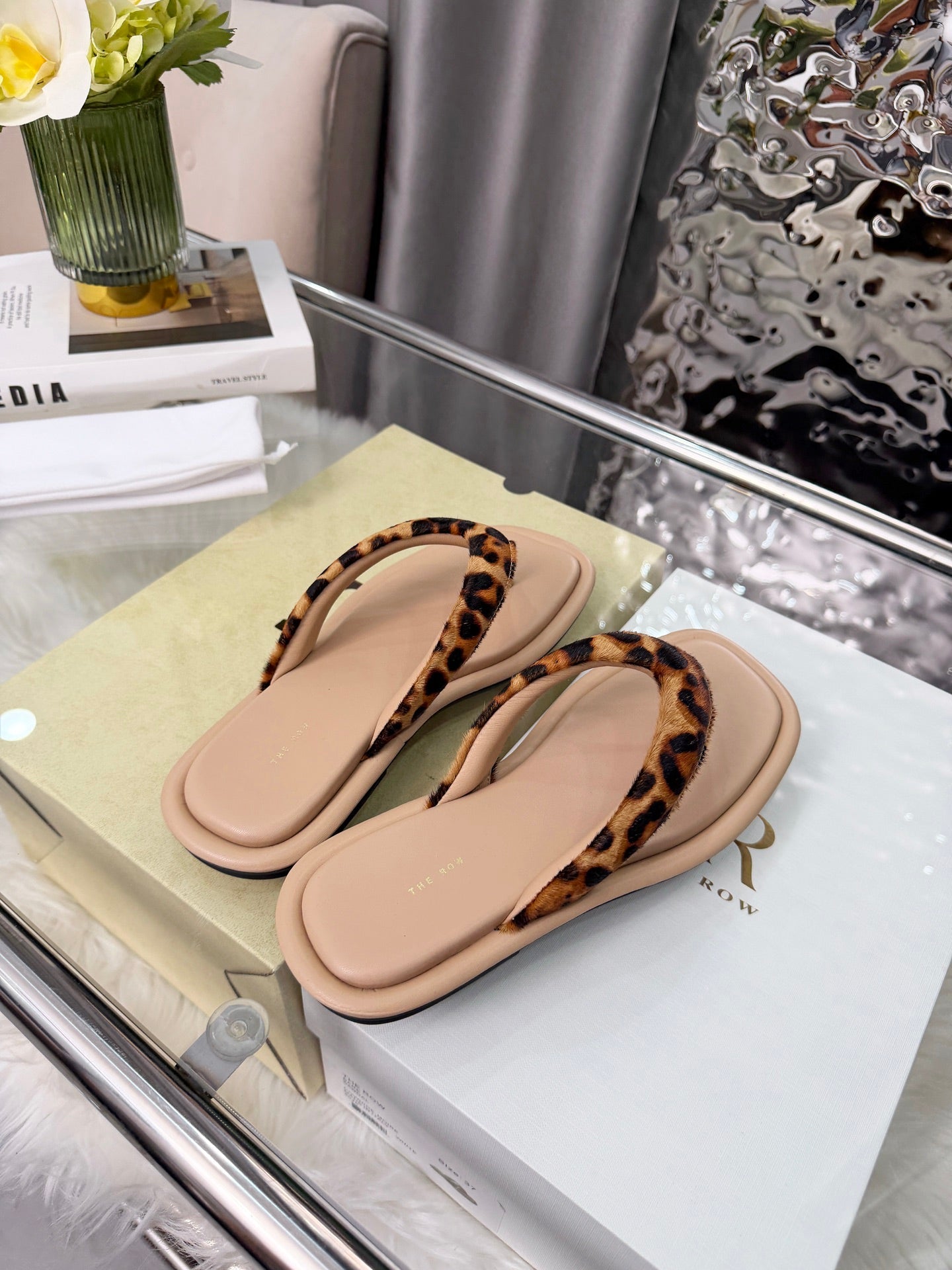 The Row Ginza Thong Sandals Beige Sheepskin Horsehair 707574