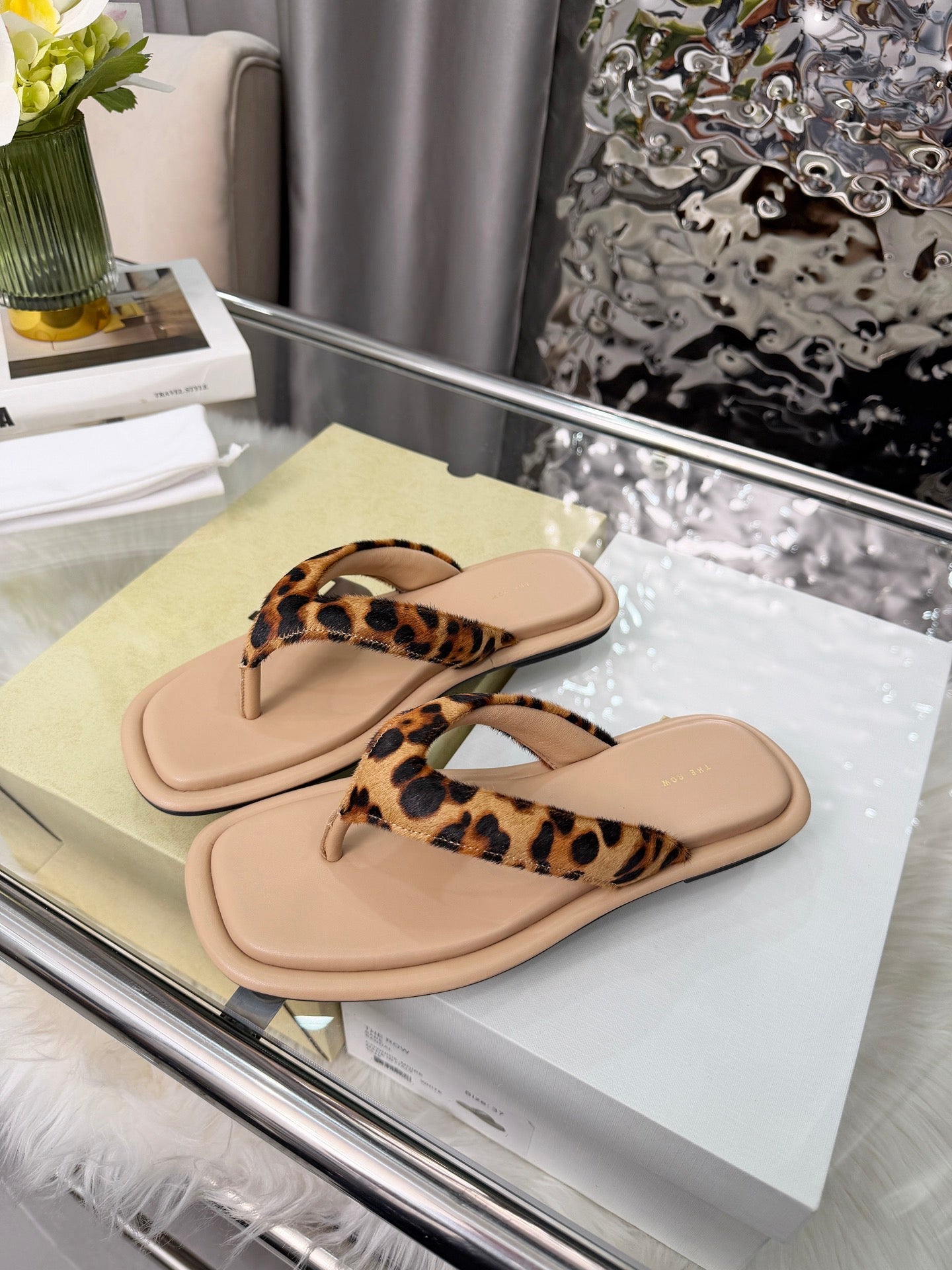 The Row Ginza Thong Sandals Beige Sheepskin Horsehair 707574