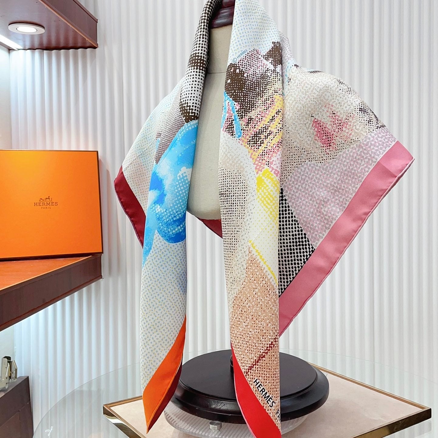 Regard De Soie Scarf 90 CM In Colorful Silk Twill 213692