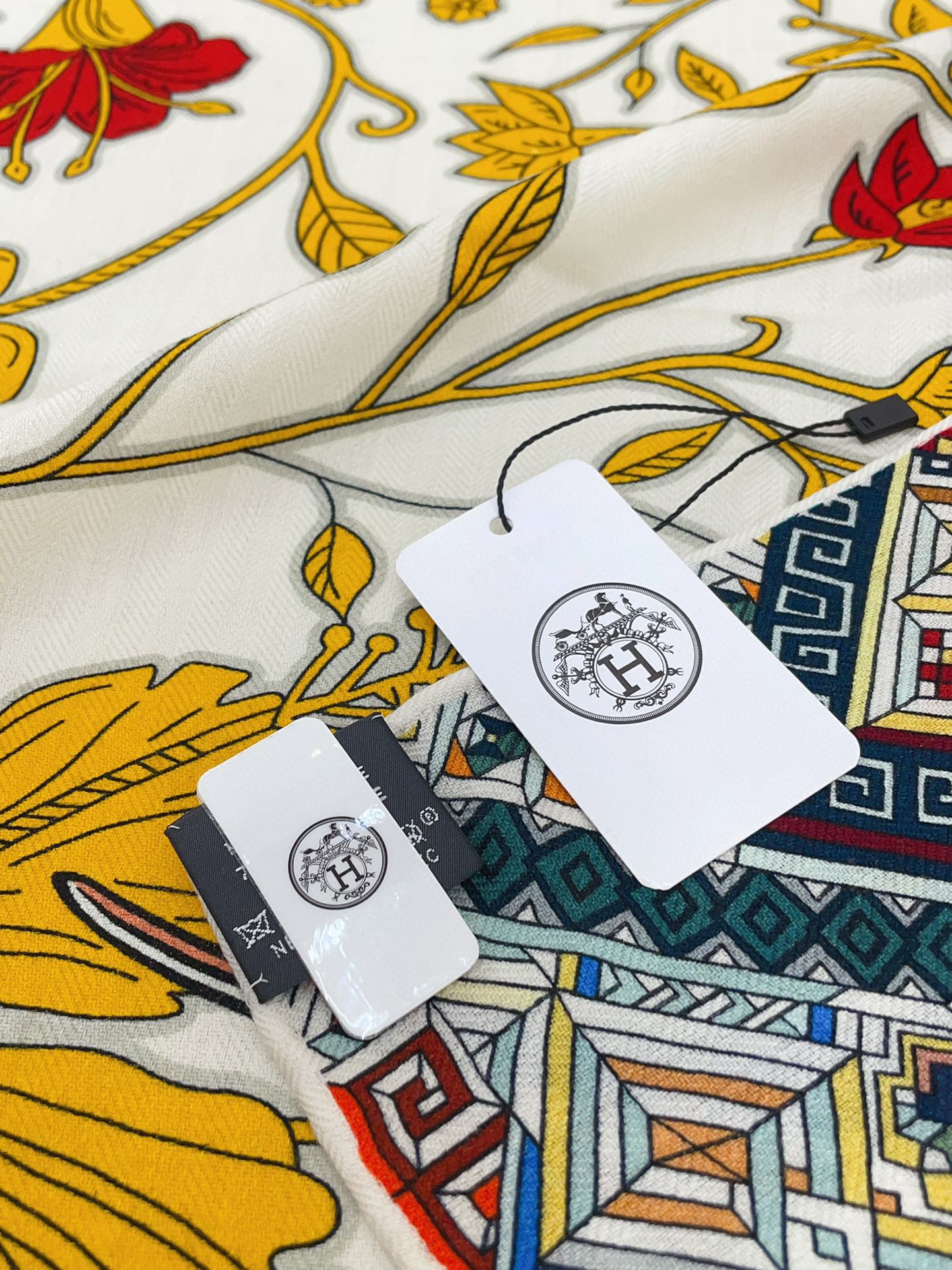 Le Jaguar Et Le Colibri Shawl 135 CM Yellow Colorful Cashmere And Silk 357903