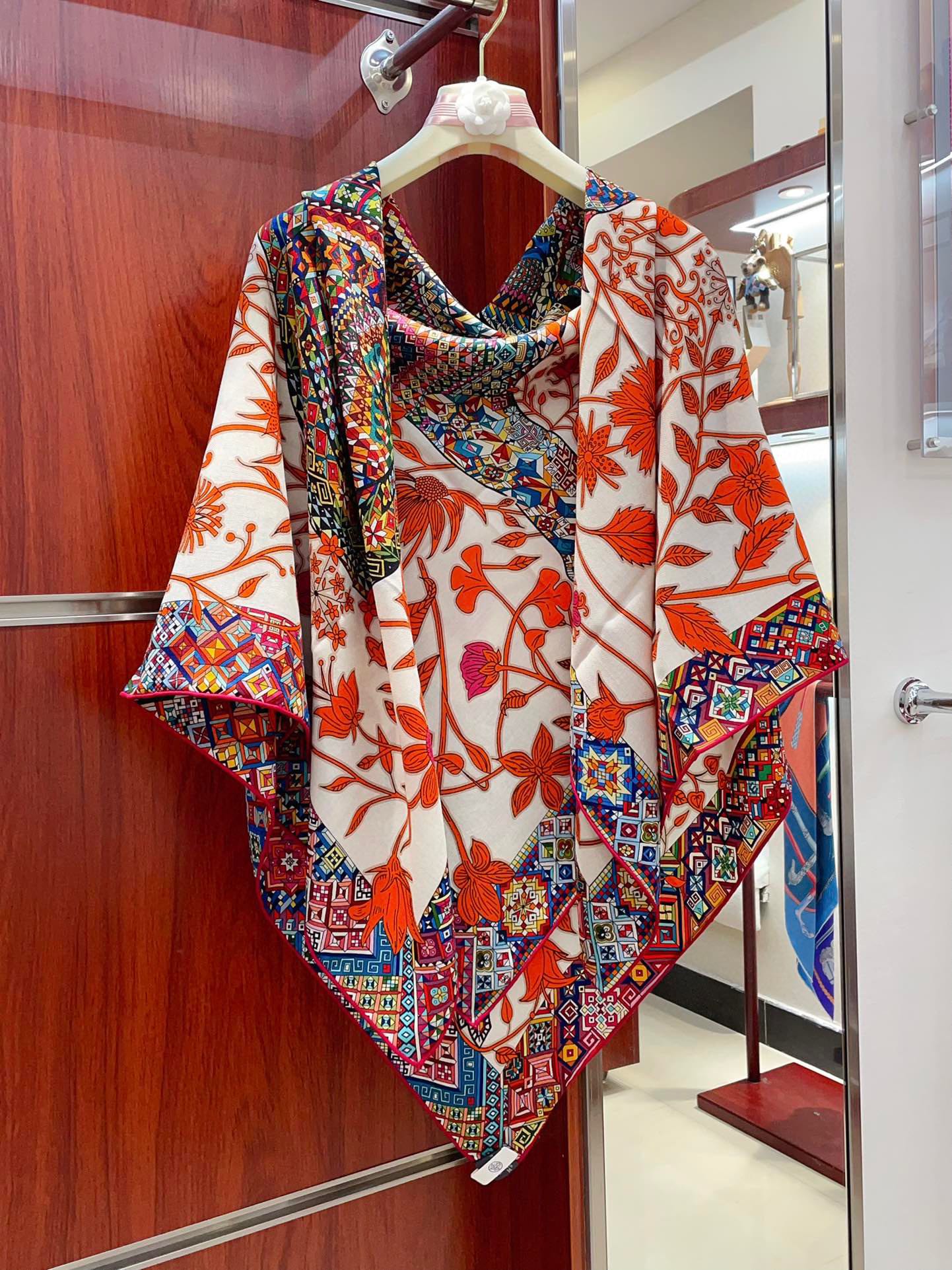 Le Jaguar Et Le Colibri Shawl 135 CM Red Colorful Cashmere And Silk 357904