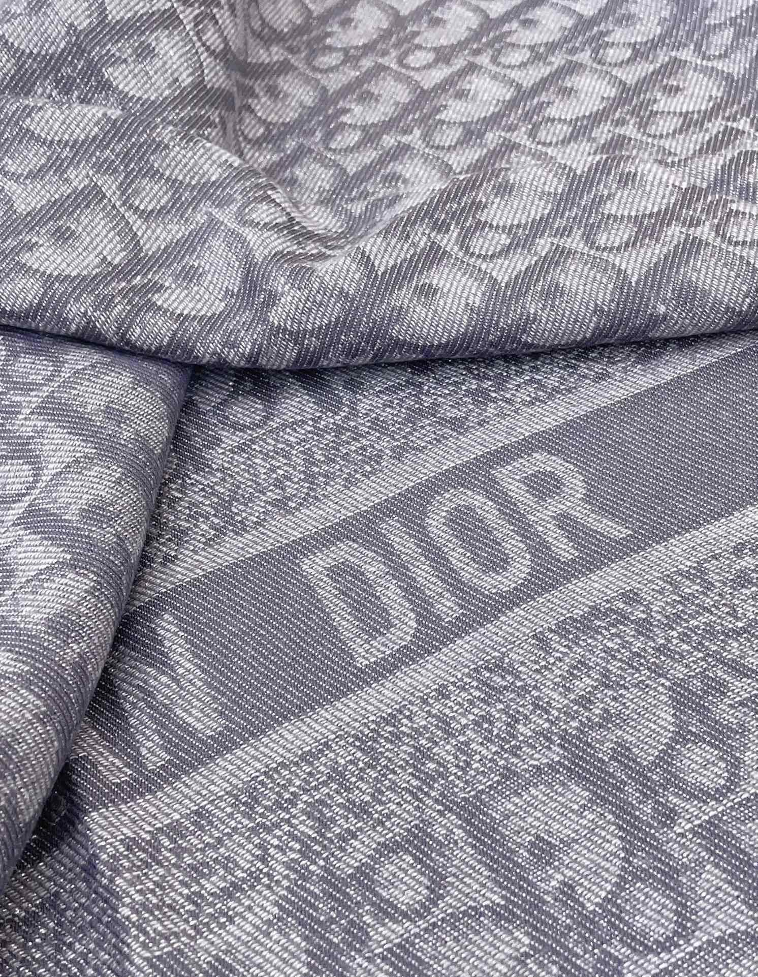 SQUARE SCARF 140 CM IN COOL GRAY WOOL AND SILK 408661