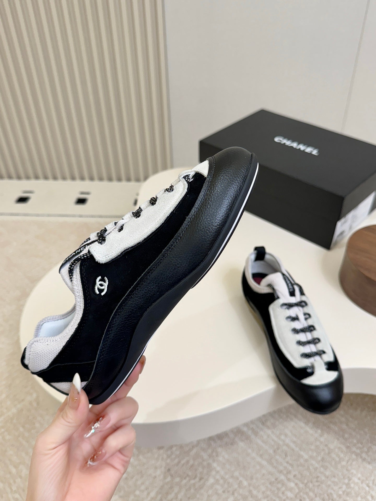 CC Métiers d’art 2026 Sneakers Black White Calfskin 859565