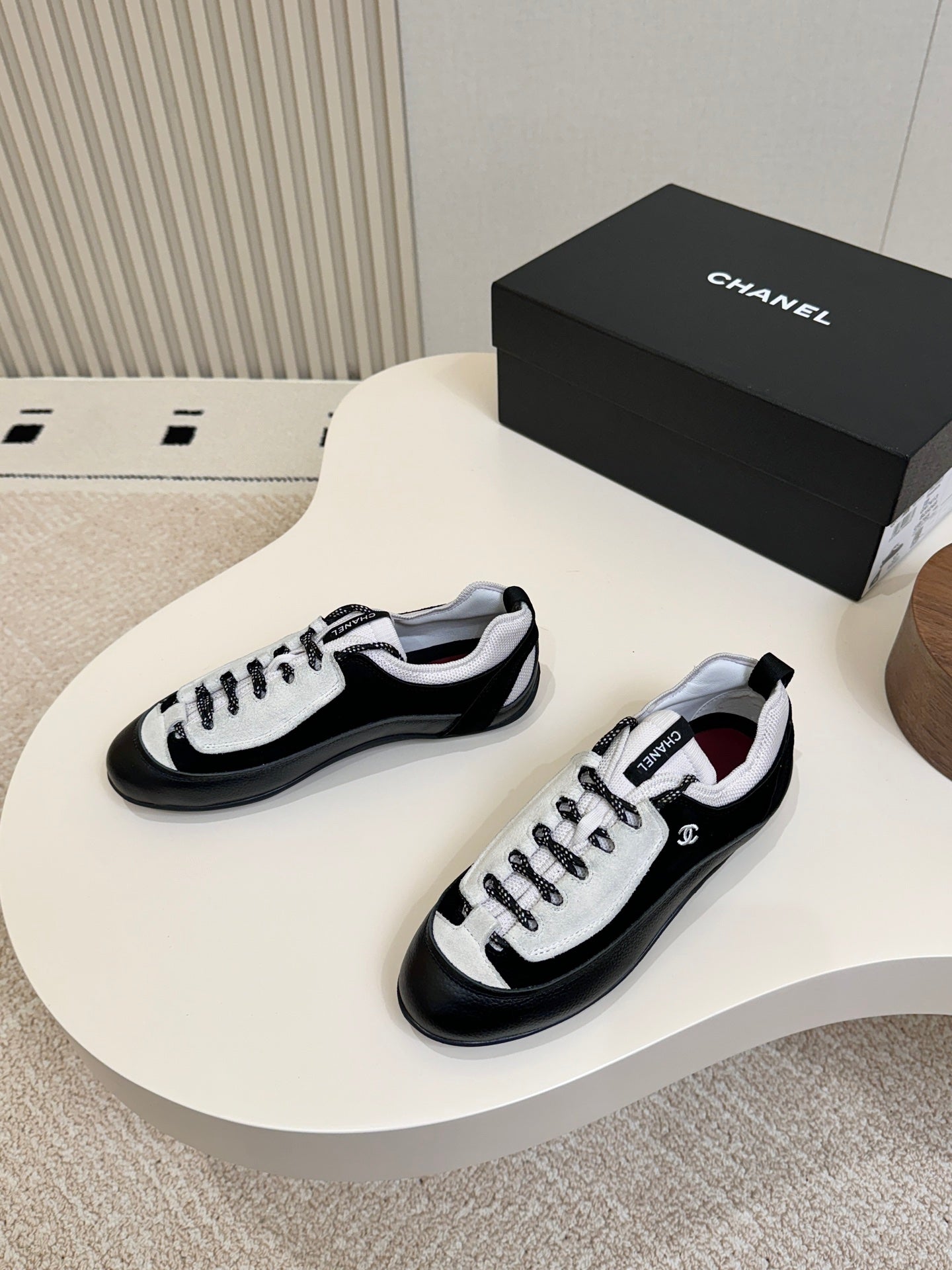 CC Métiers d’art 2026 Sneakers Black White Calfskin 859565