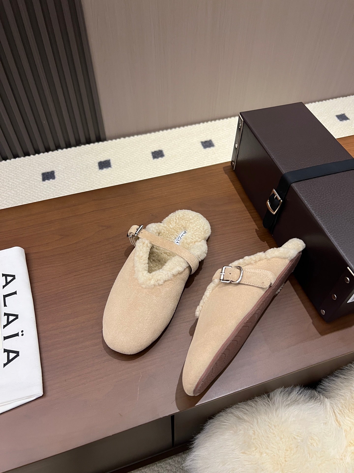 Alaia Ballet Flats Ivory Merino Shearling 986453