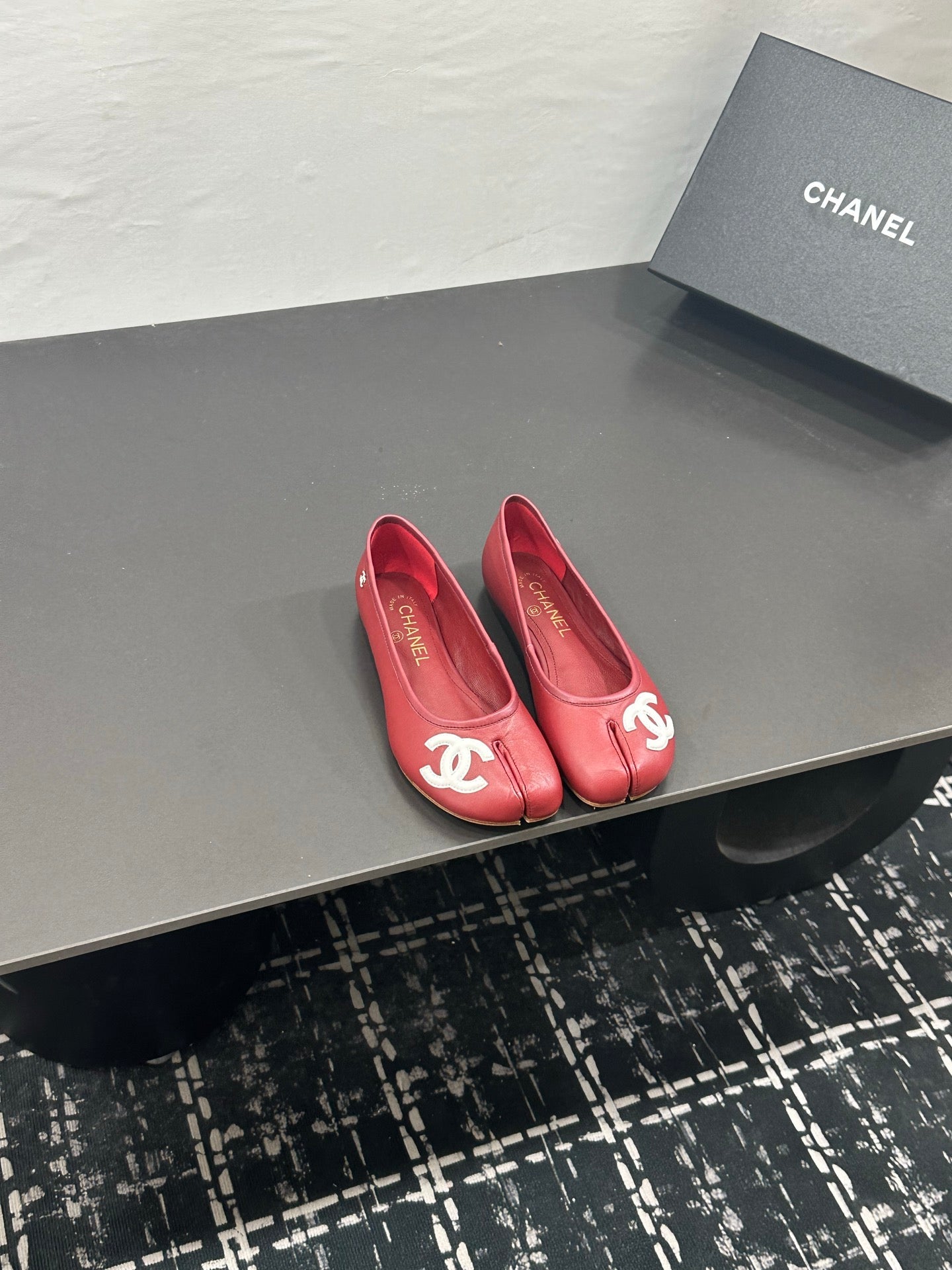 CC 26s Coco Beach Split-Toe Ballet Flats Red Lambskin 832538