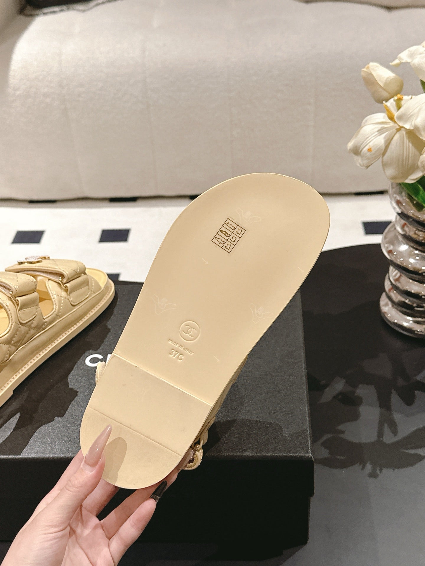 cc 25p logo with pearl sandal yellow leather 237589