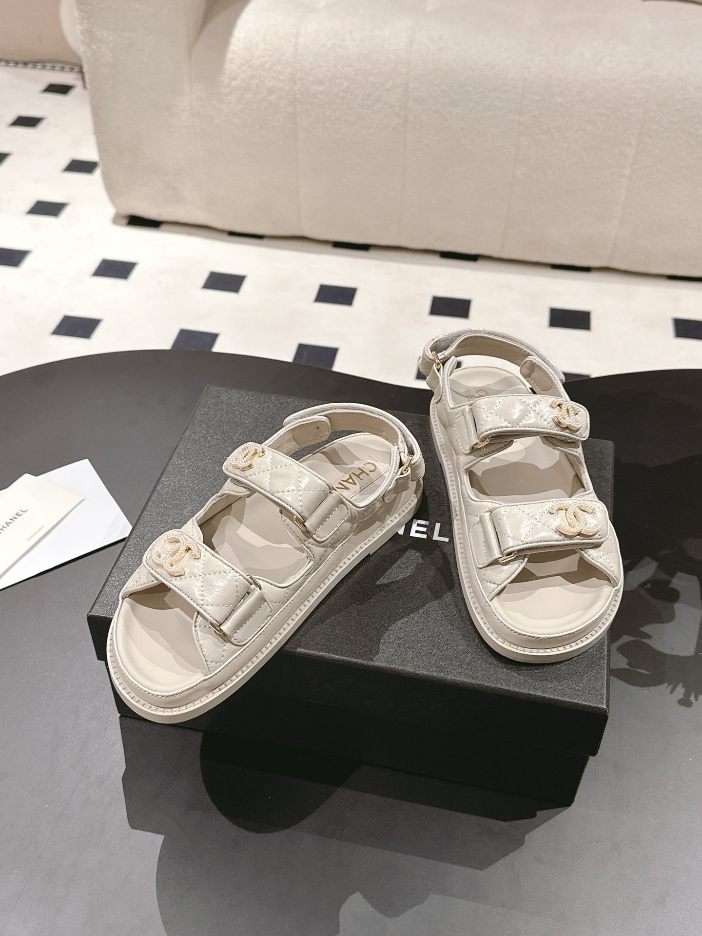 cc 25p logo with pearl sandal grey leather 237592