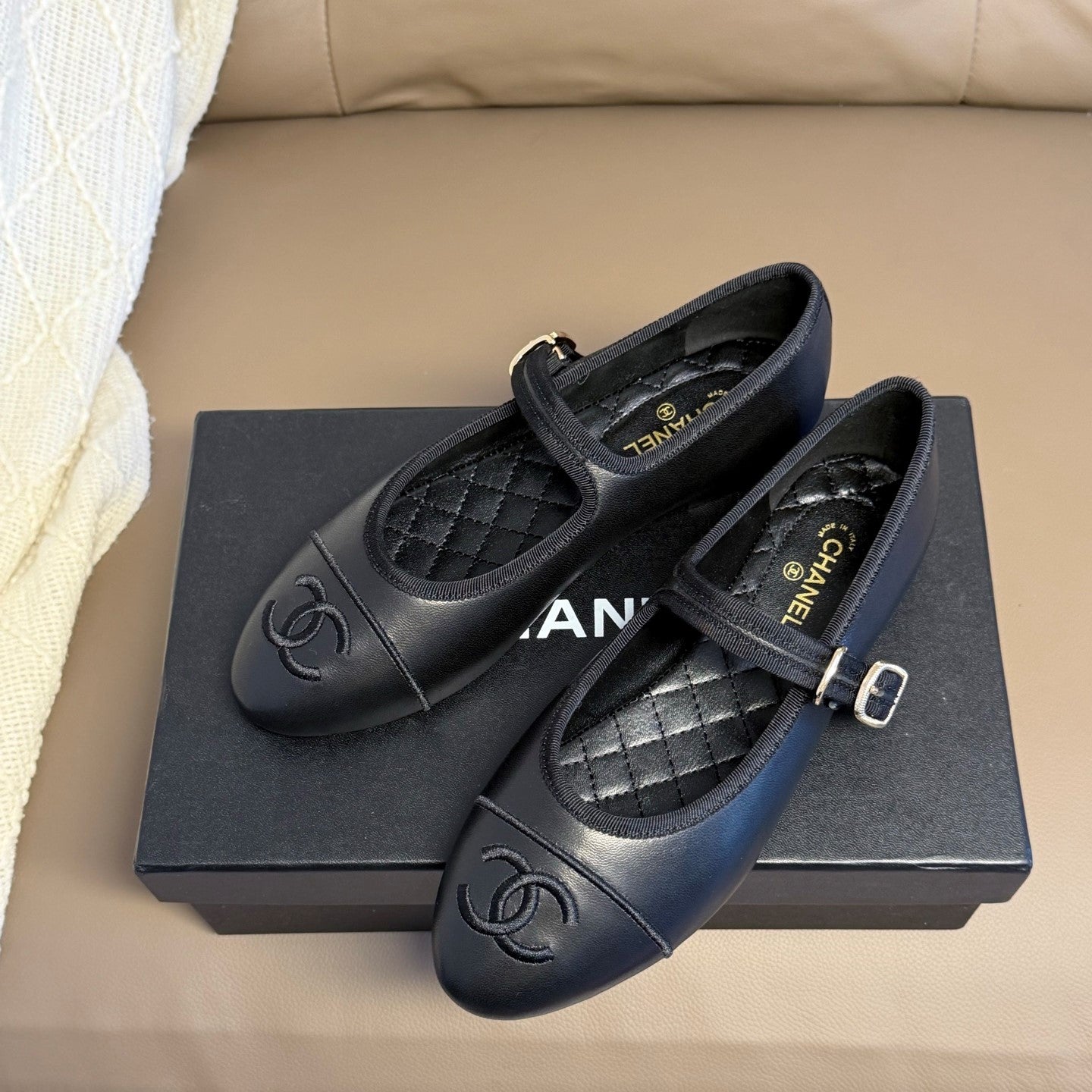 CC 26s Flat Mary Jane Black Sheepskin 995831