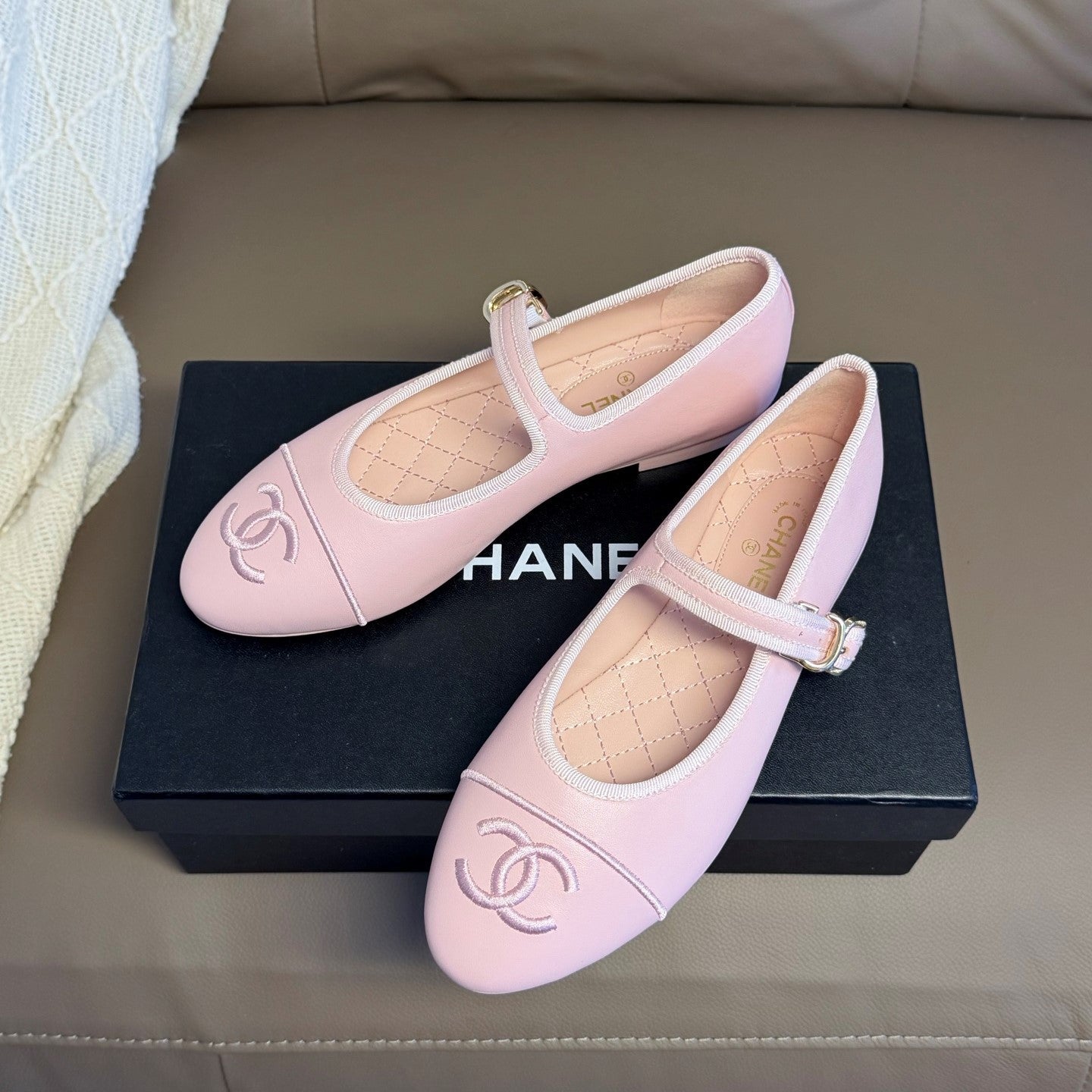 CC 26s Flat Mary Jane Light Pink Sheepskin 995832