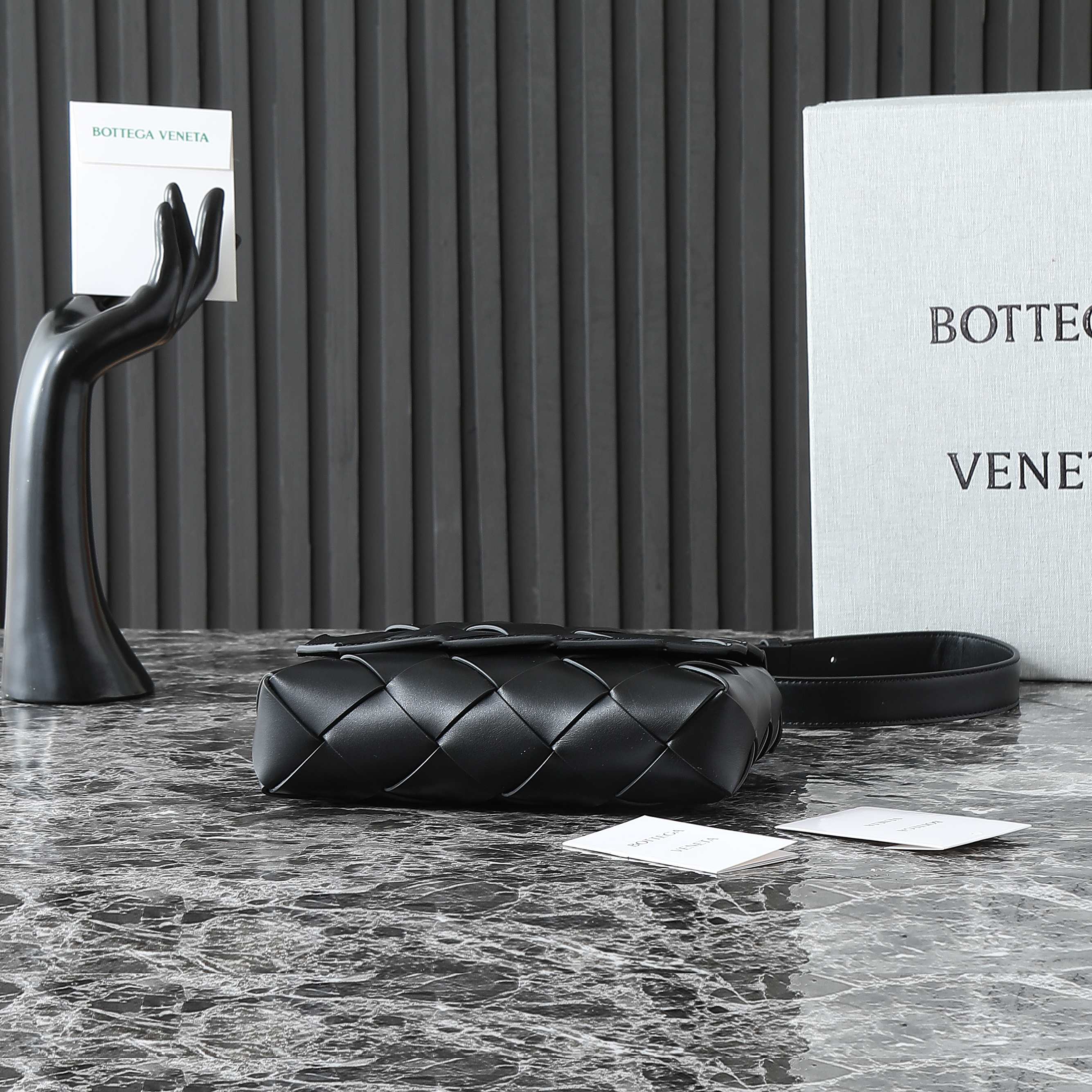 BV 25S DIAGO SHOULDER BAG 25.5 IN BLACK COWHIDE