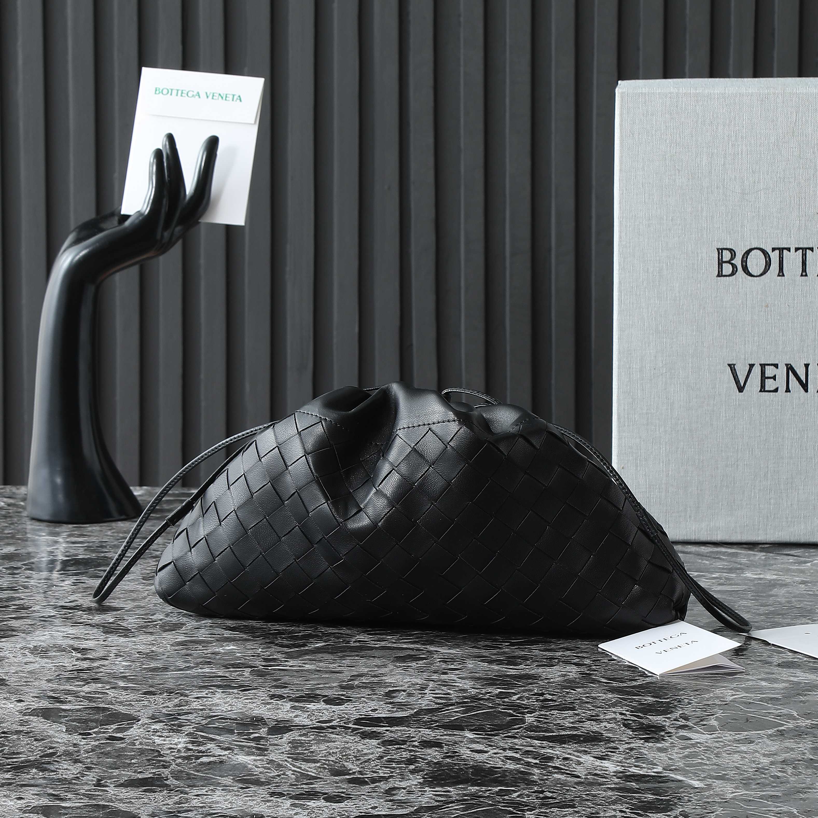 BV Dustbag Notte 33cm With Chain Black Calfskin HW