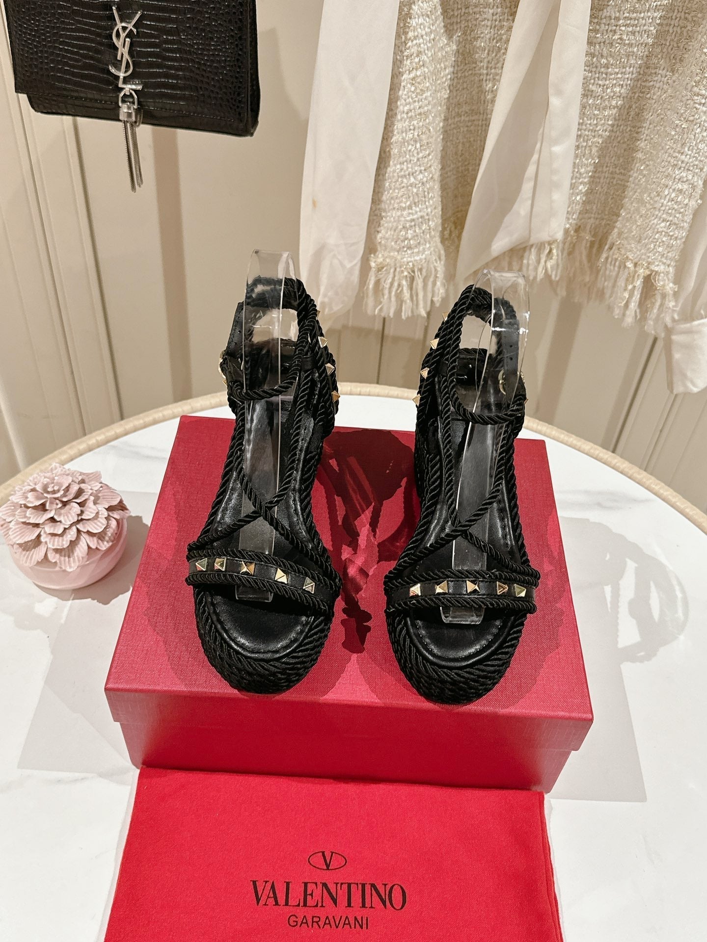 Rockstud Flatform Sandal 10mm In Black Calfskin And Nylon Rope 829393