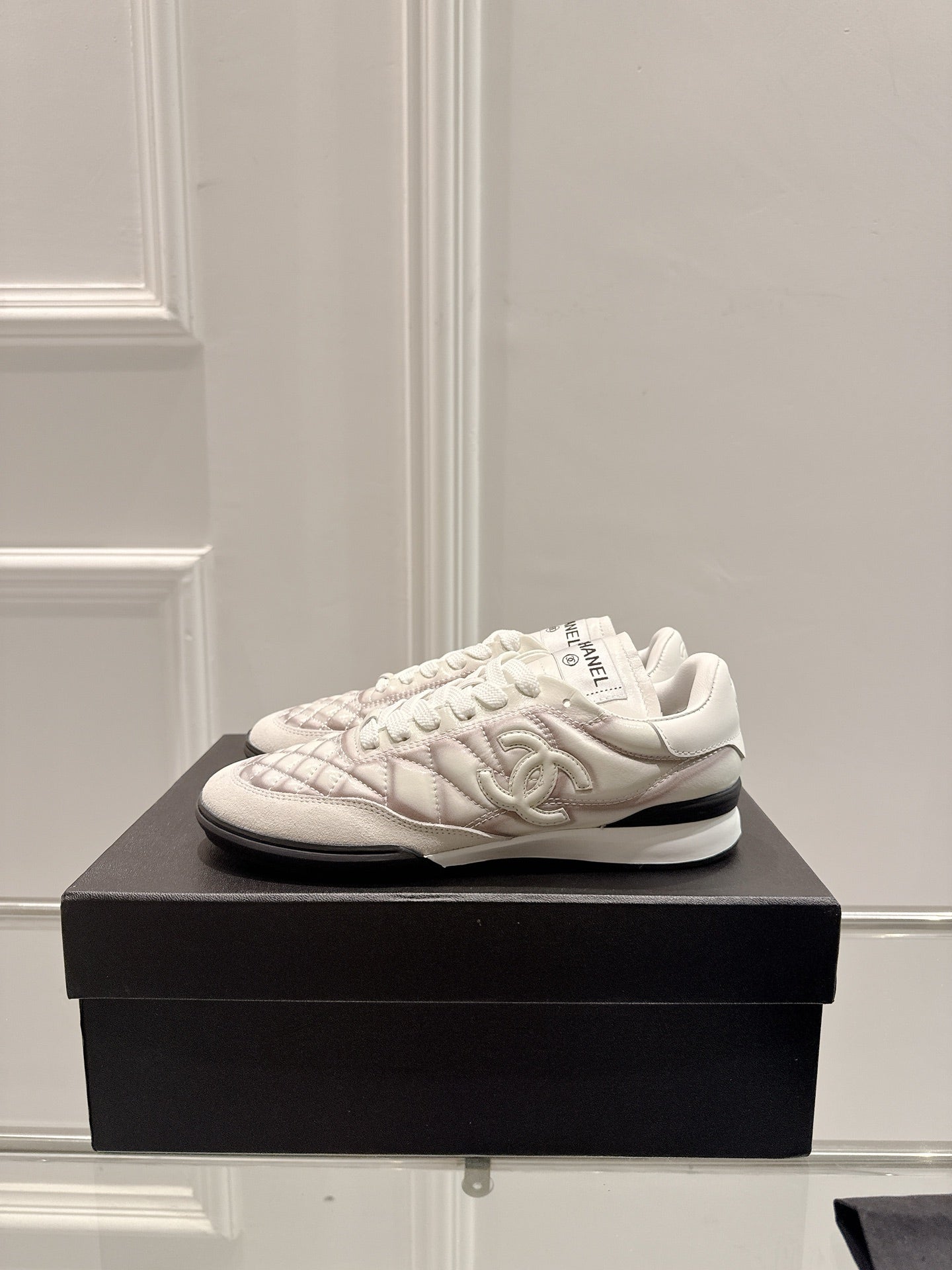 Chanel 25A Sports Shoes White Black Sheepskin 393112