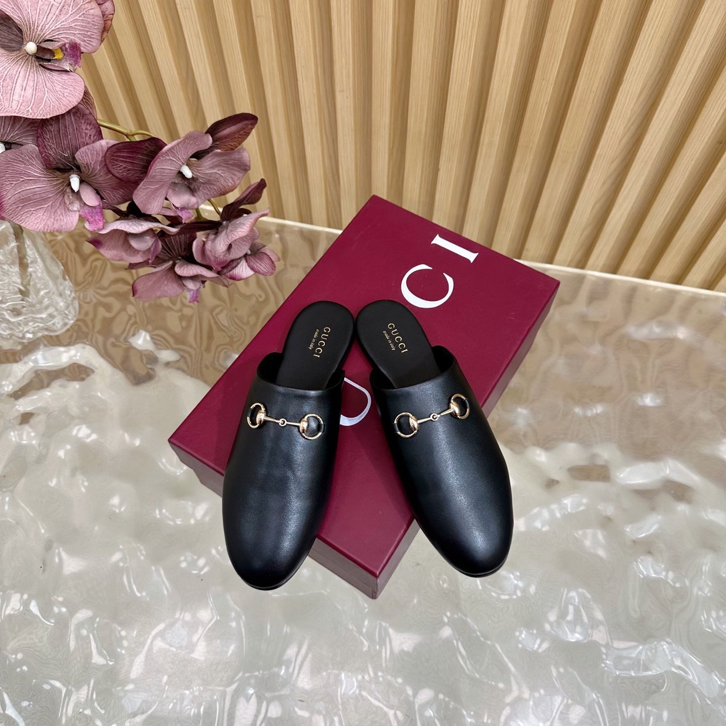 Gucci 25 Horsebit Mule Black Gold Cowhide 436323
