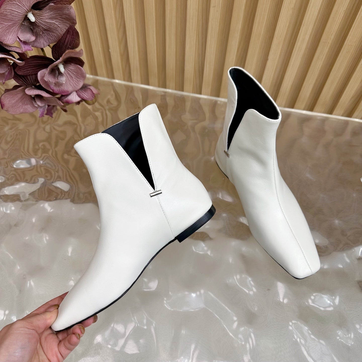 The Row Ava Boots White Sheepskin 436641