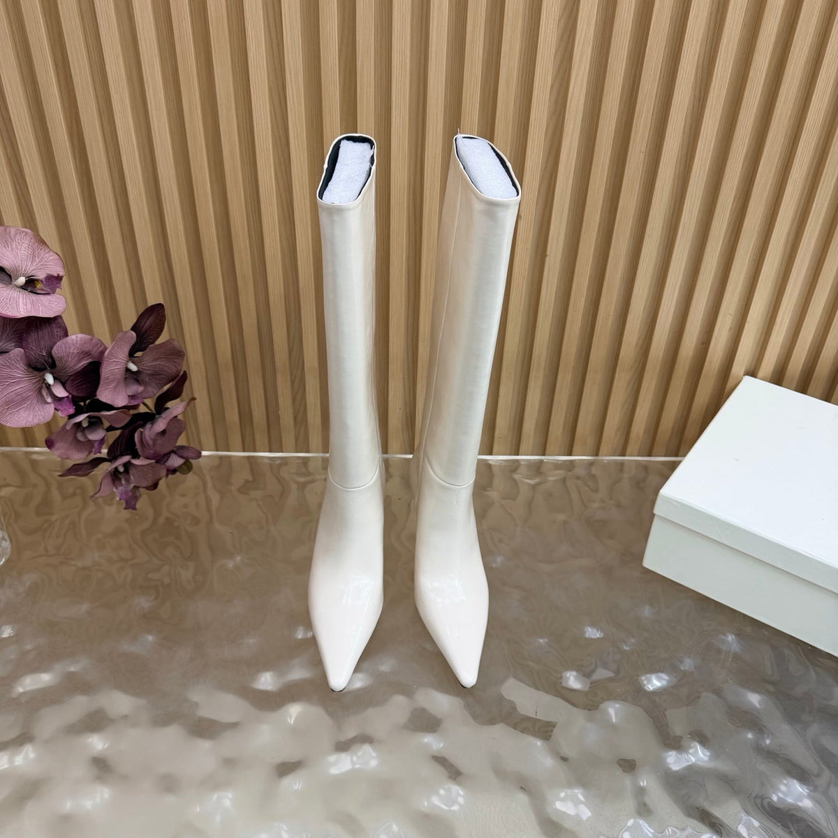 YSL 26s Pointed Toe Knee High Boots 8cm White Leather 122771