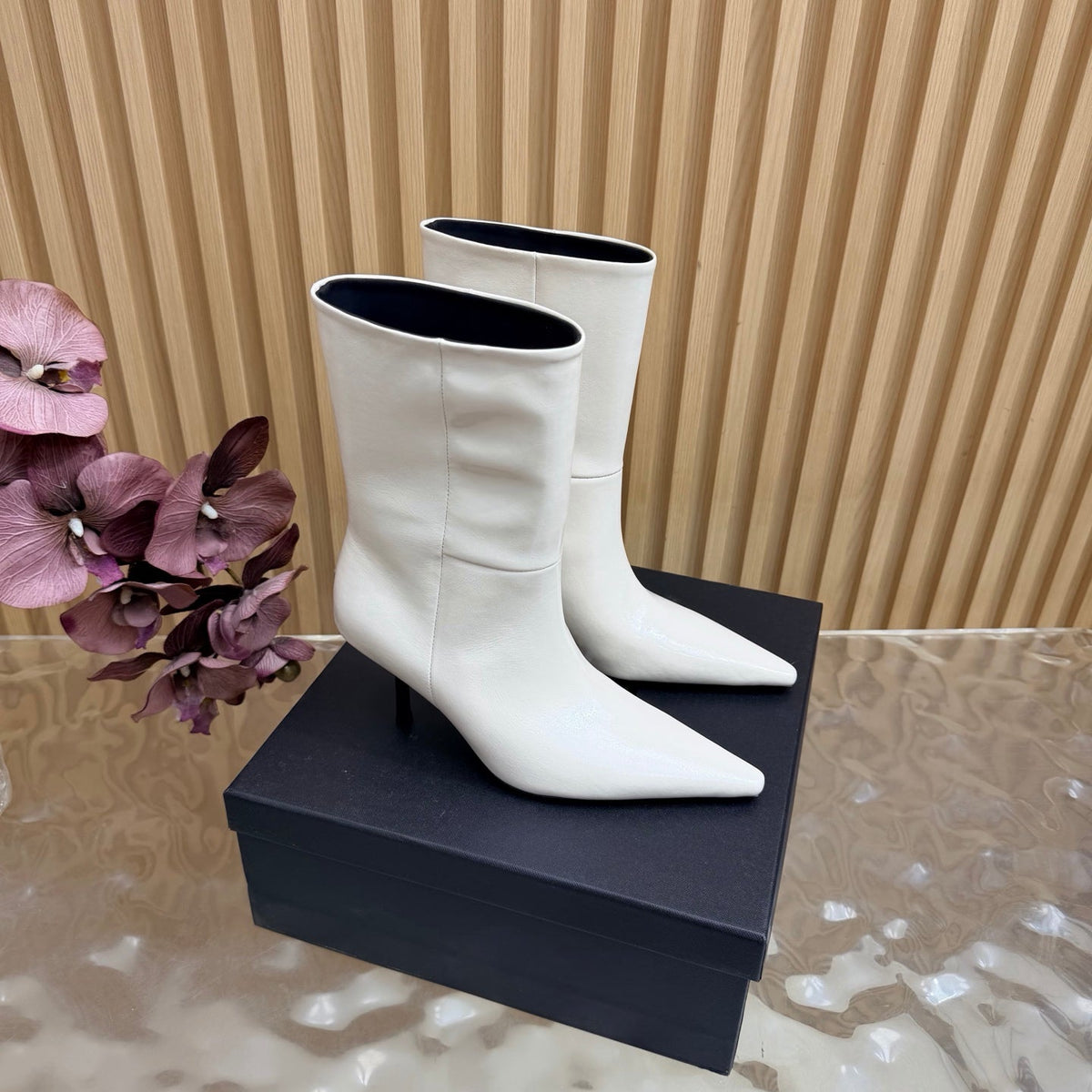 YSL 26s Pointed Toe Ankle Boots 8cm White Leather 122767