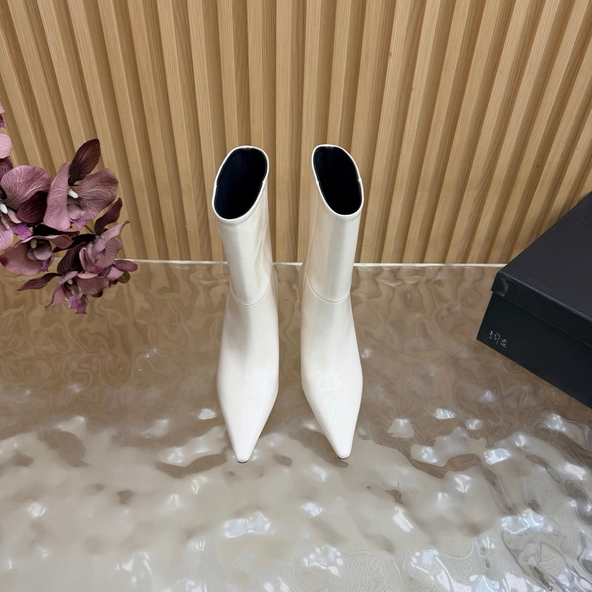 YSL 26s Pointed Toe Ankle Boots 8cm White Leather 122767