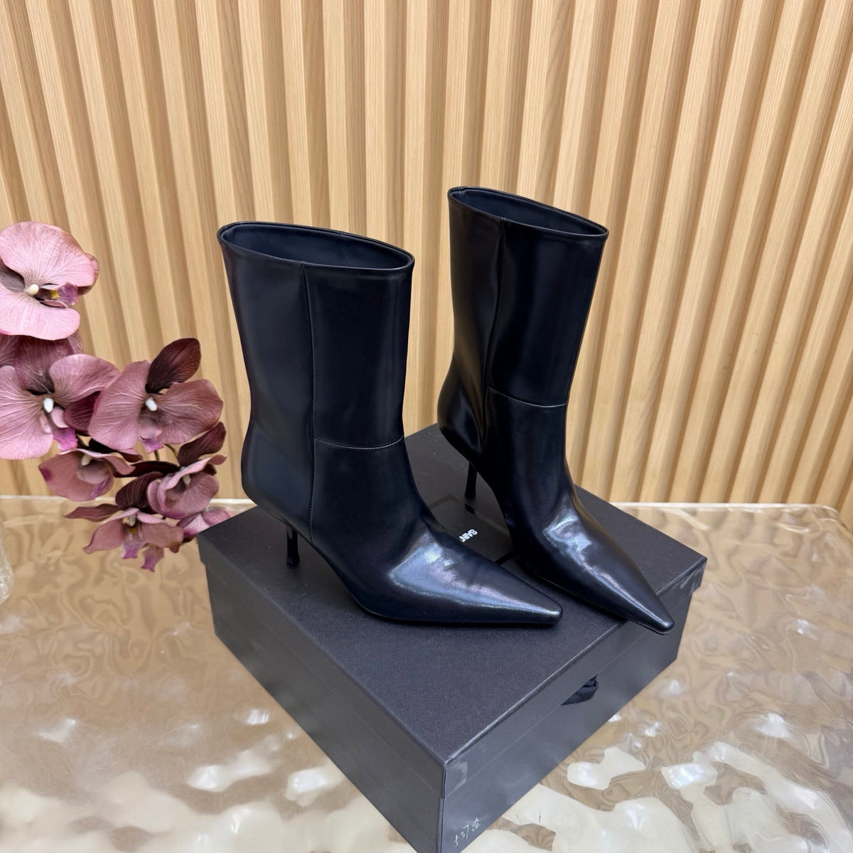 YSL 26s Pointed Toe Ankle Boots 8cm Black Leather 122769