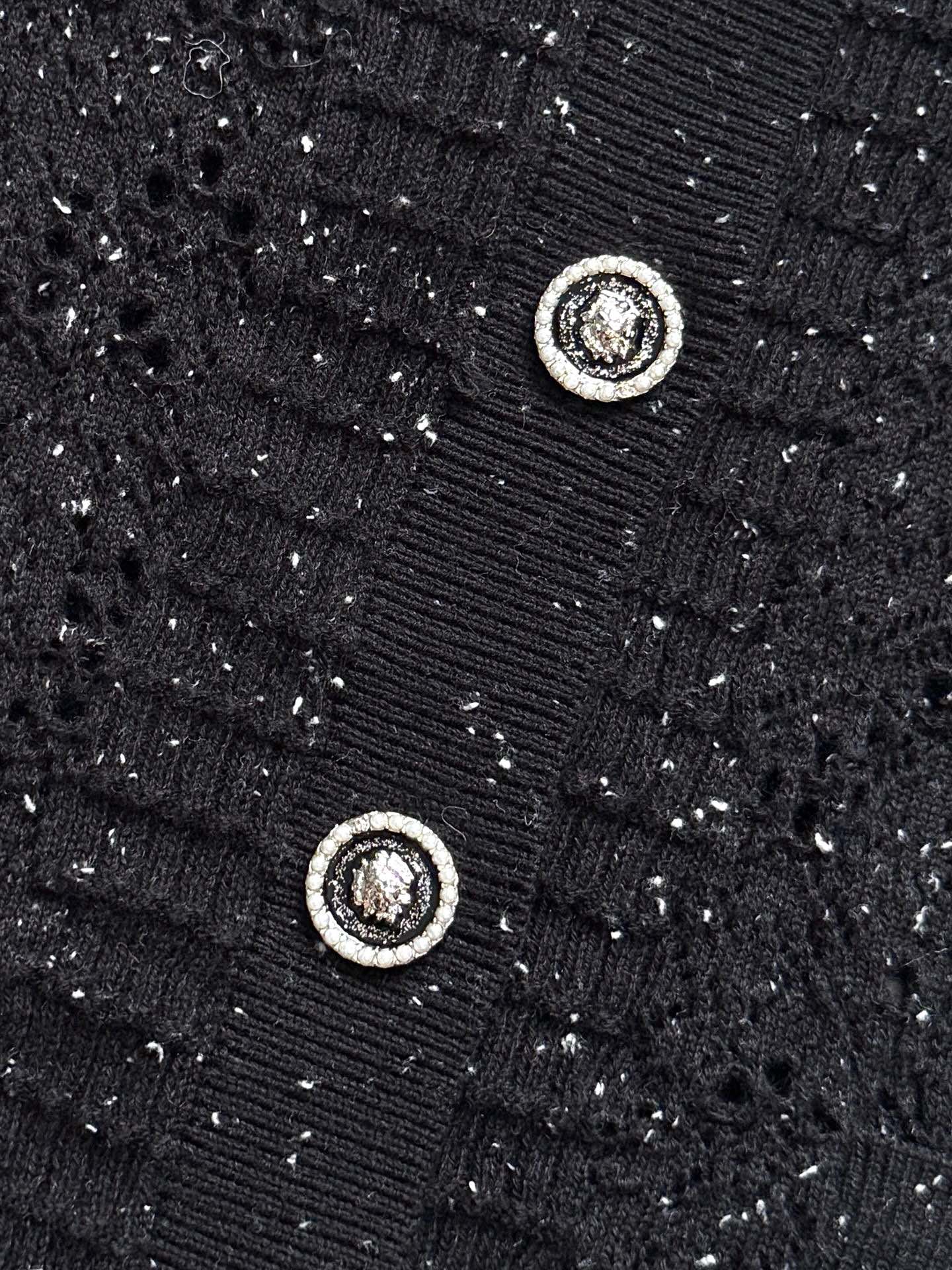 CC 25 Cardigan Black Wool
