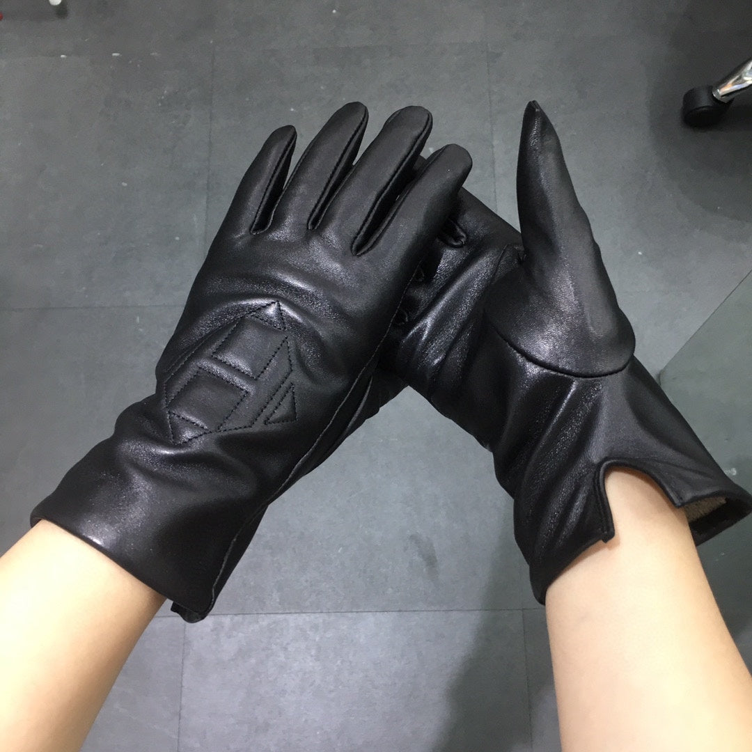 GLOVES IN BLACK IMPORTER LAMBSKIN 397050