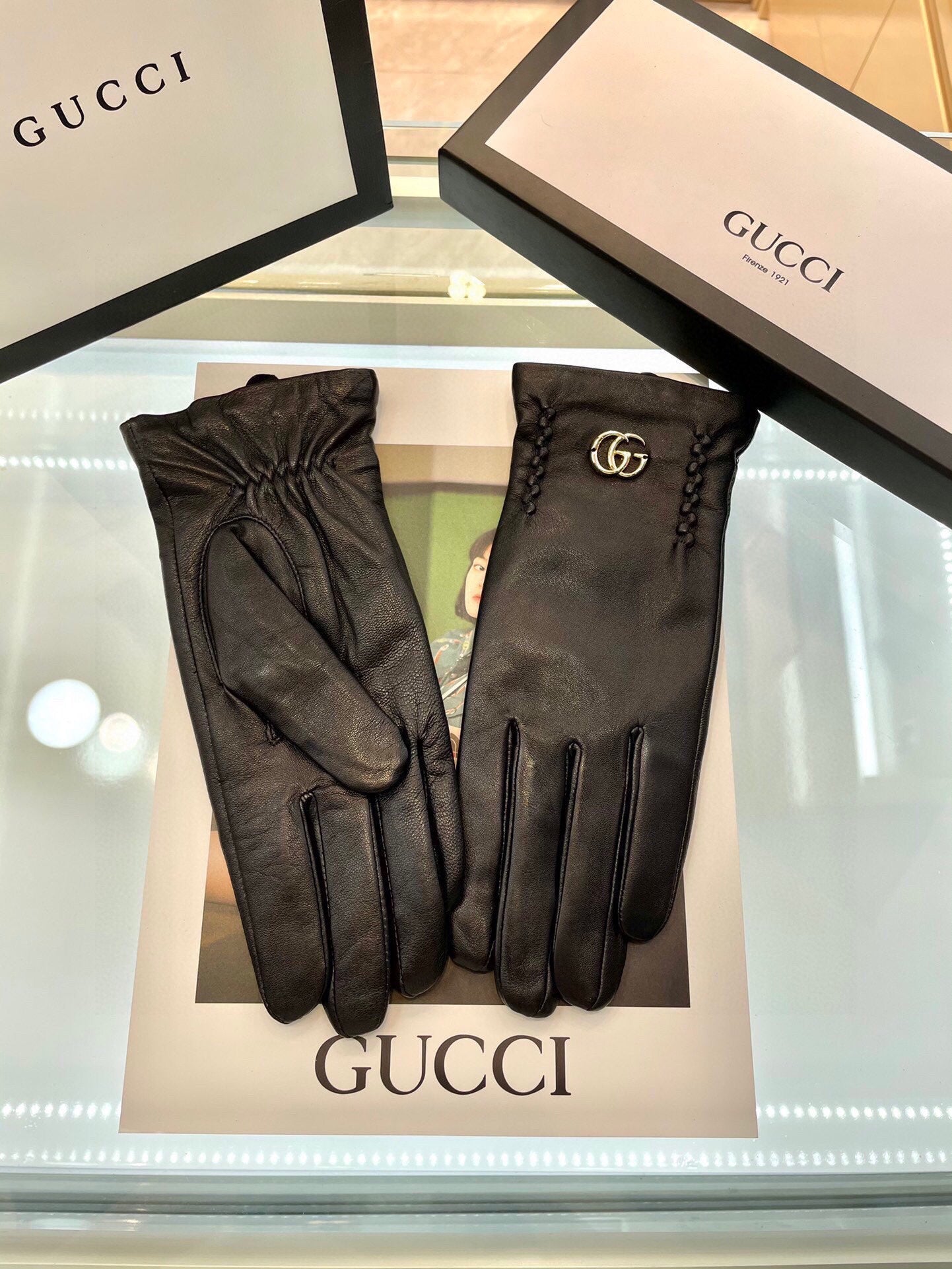 GLOVES IN BLACK LAMBSKIN AND FLEECE LINING 441830
