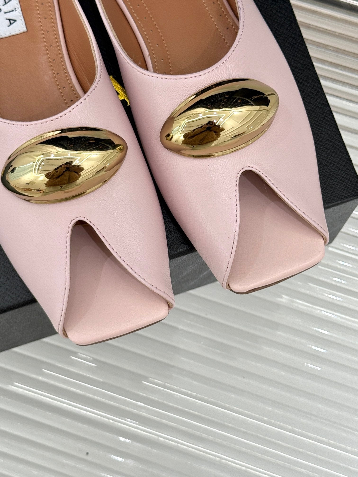 Alaia Slipper With Gold Hardware Pink Calfskin 293199